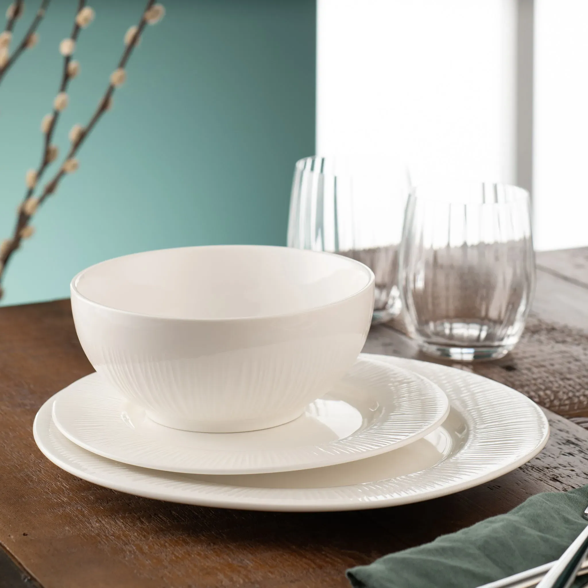 Erne 12 Piece Dinnerware Set - White, Porcelain