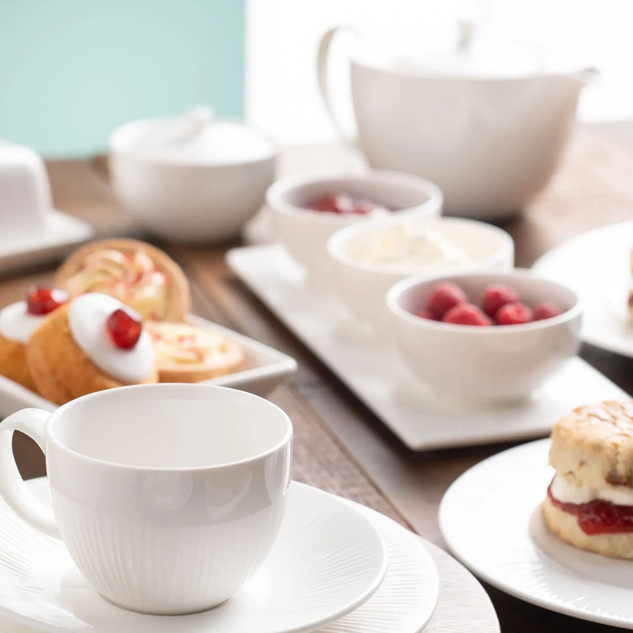 Erne Tea Set - White, Porcelain