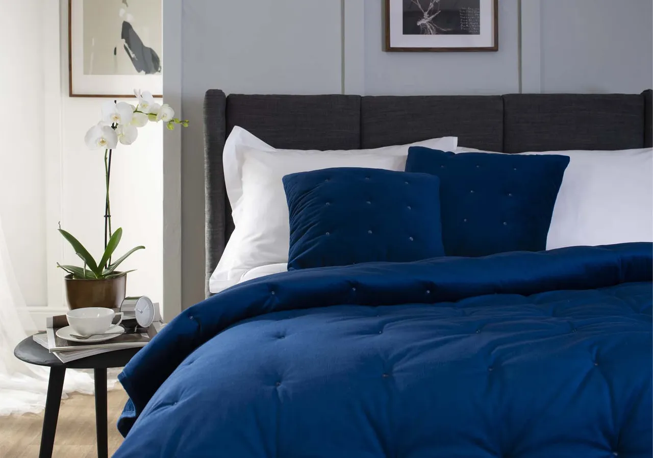 Tufted Cushion with Deep Filling - Blue, Velvet