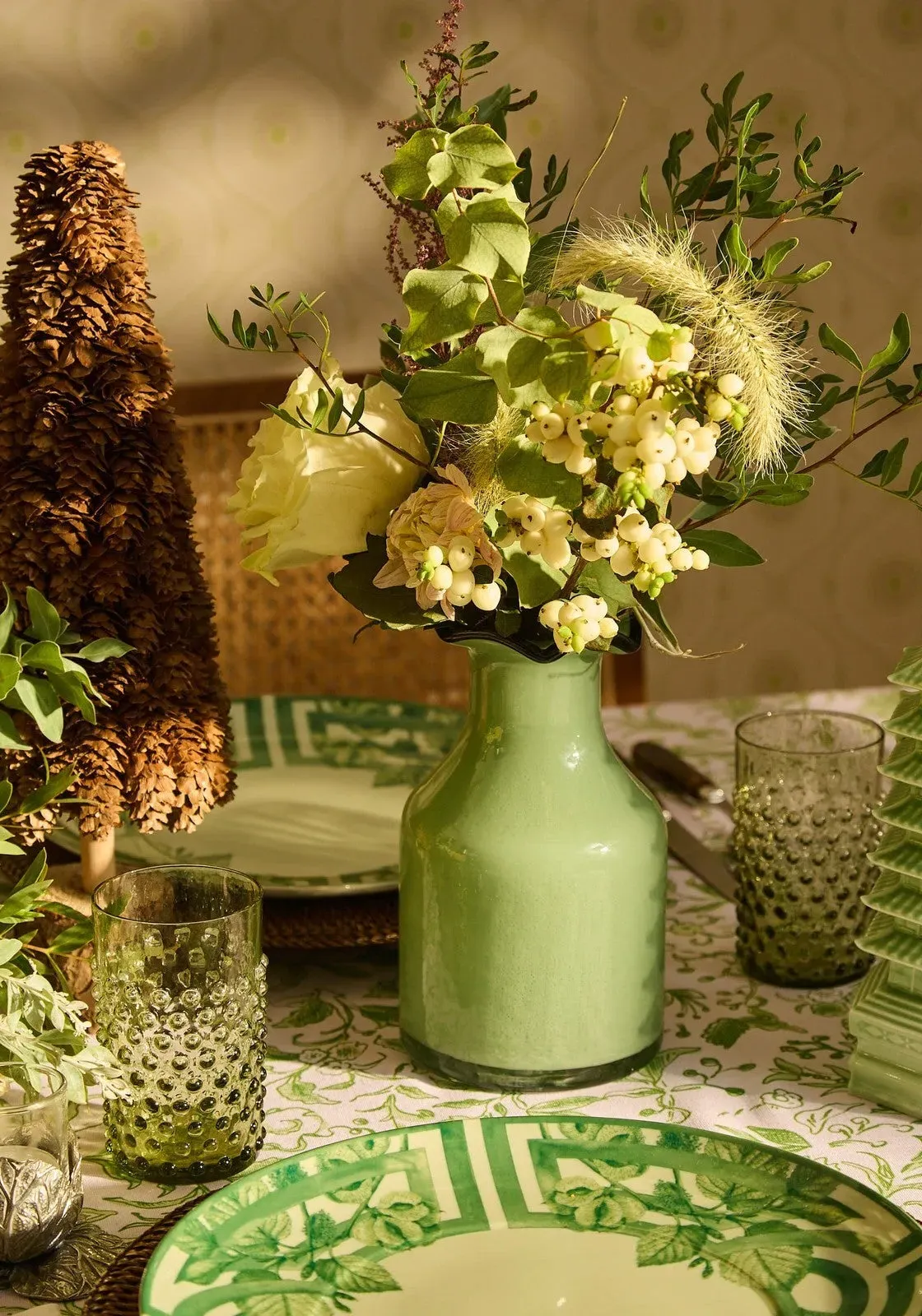 Scalloped Glass Vase - Green, Vintage Style image