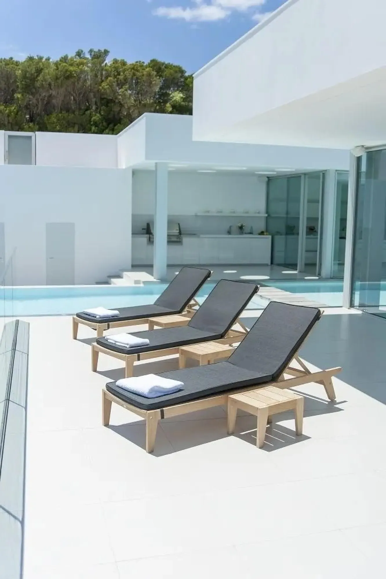 Roble Adjustable Garden Sunbed - Light Yellow