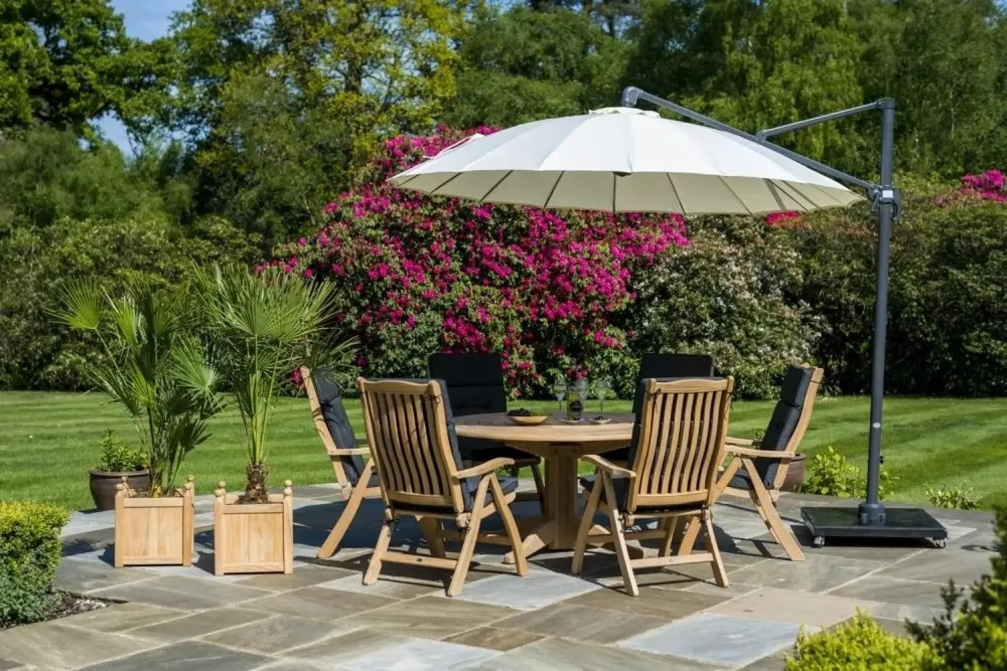 Roble Bengal Round Pedestal Garden Dining Table - 145cm