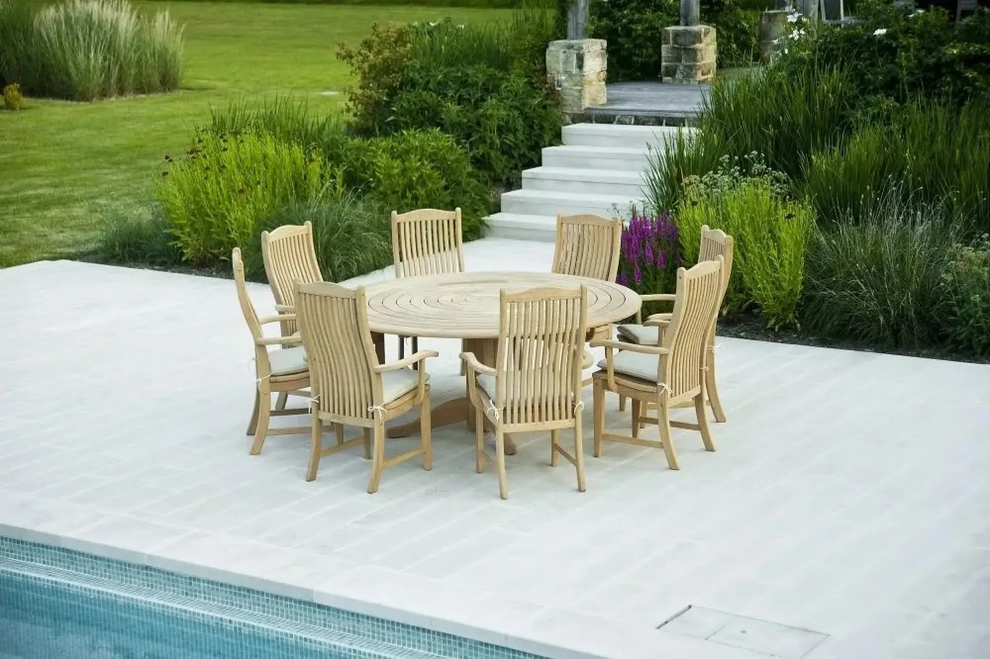 Roble Bengal Round Pedestal Garden Dining Table - 175cm