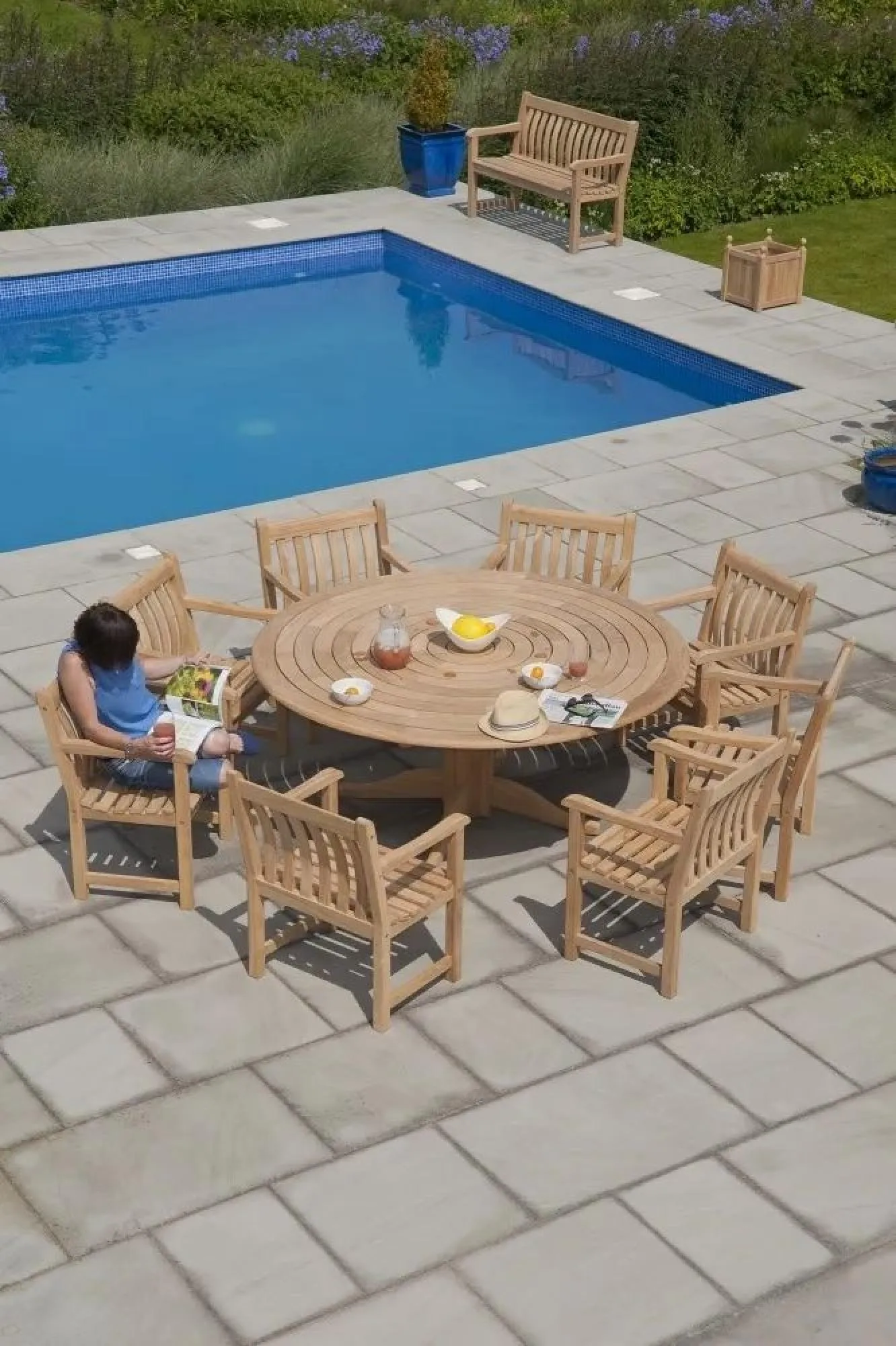 Roble Bengal Round Pedestal Garden Dining Table - 175cm