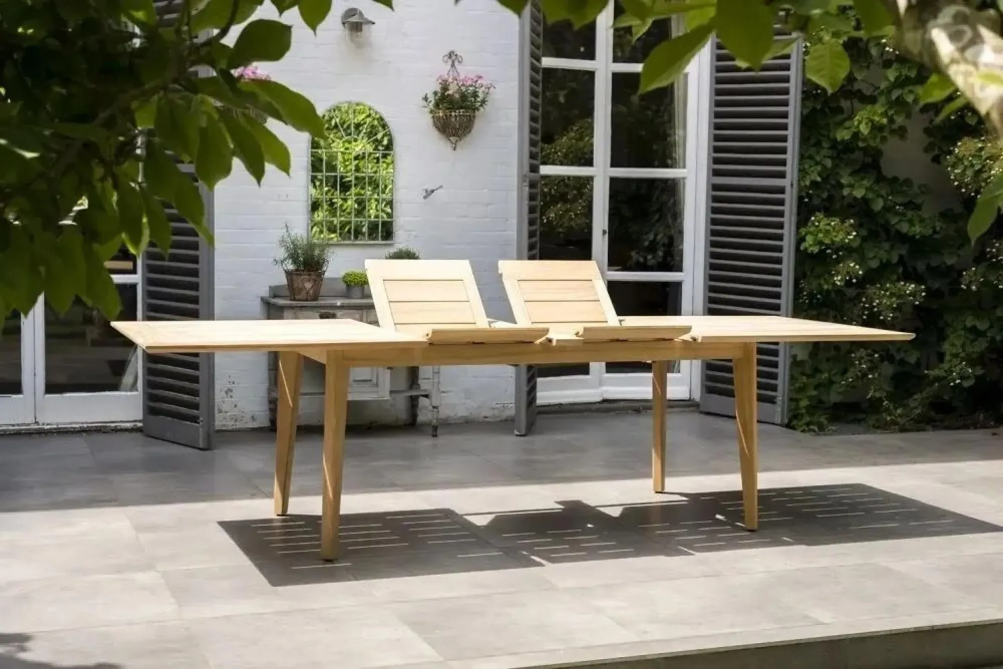 Roble Extendable Garden Dining Table - Light Yellow