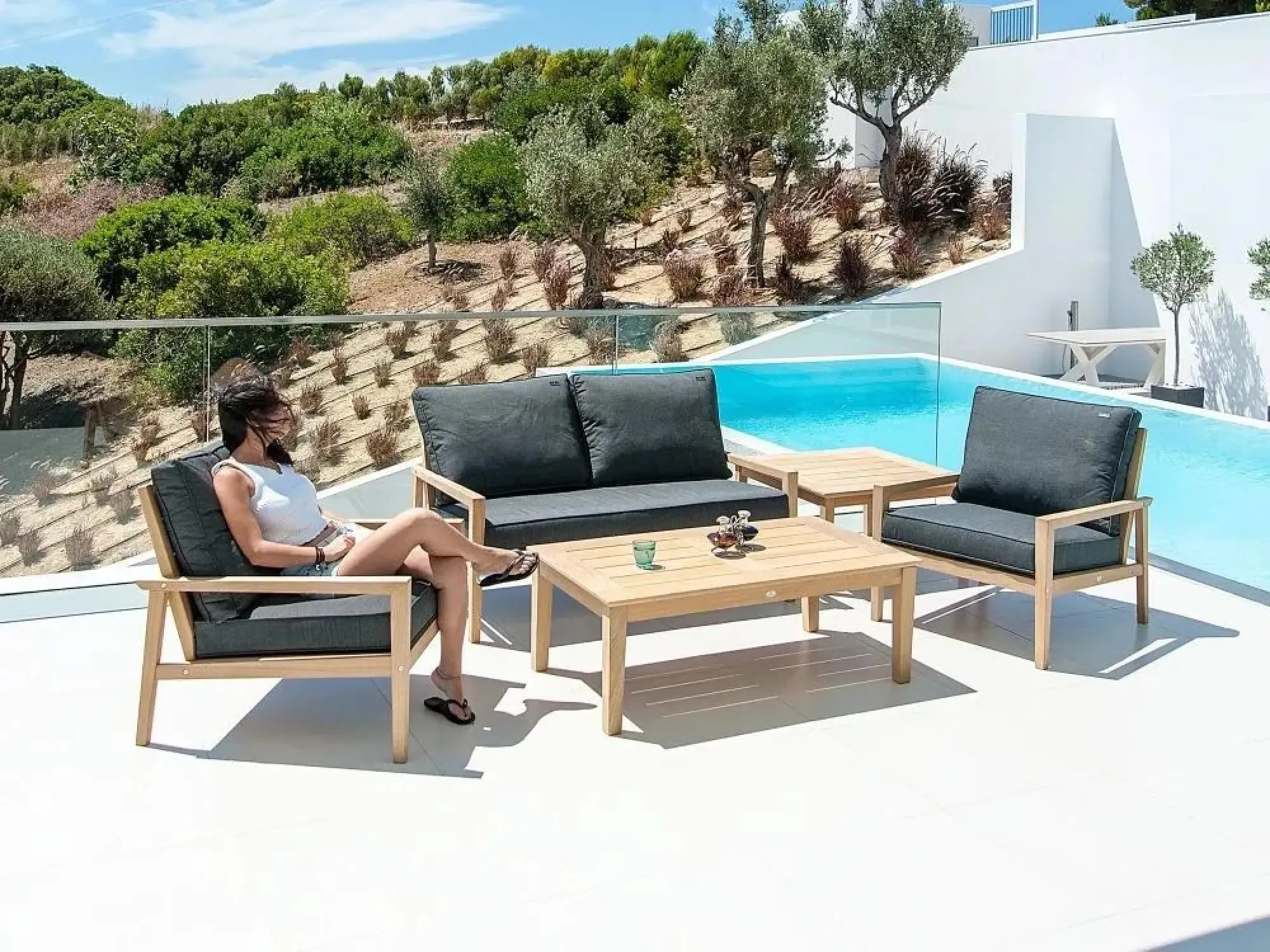 Tivoli Roble Garden Lounge Chair - Charcoal