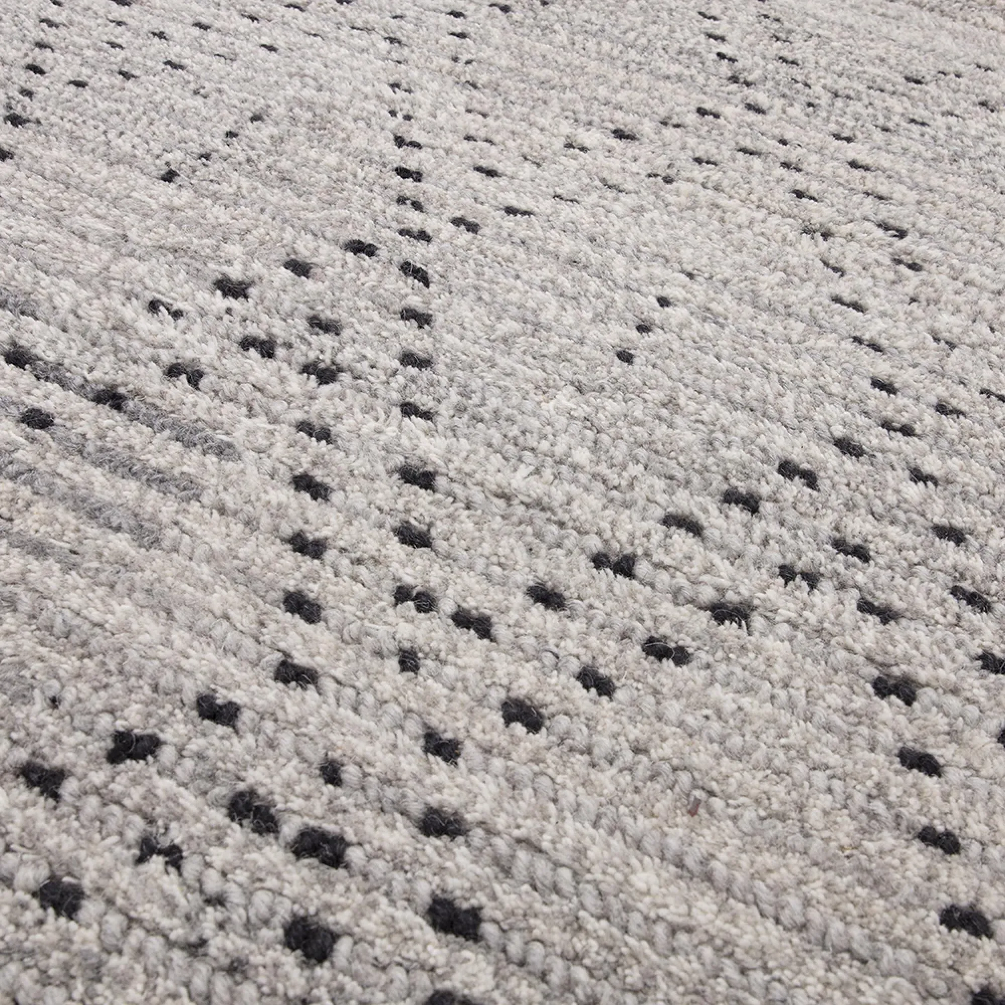 Natural Weaves Nepal Diamond Rug - Grey