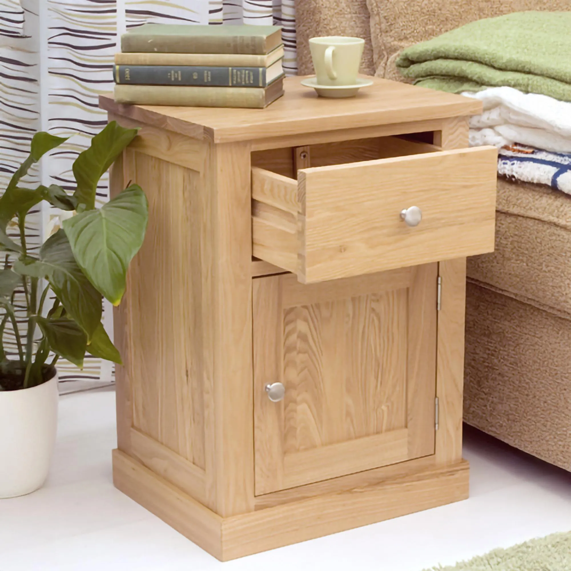 Martin Oak 1 Door 1 Drawer Bedside Cabinet