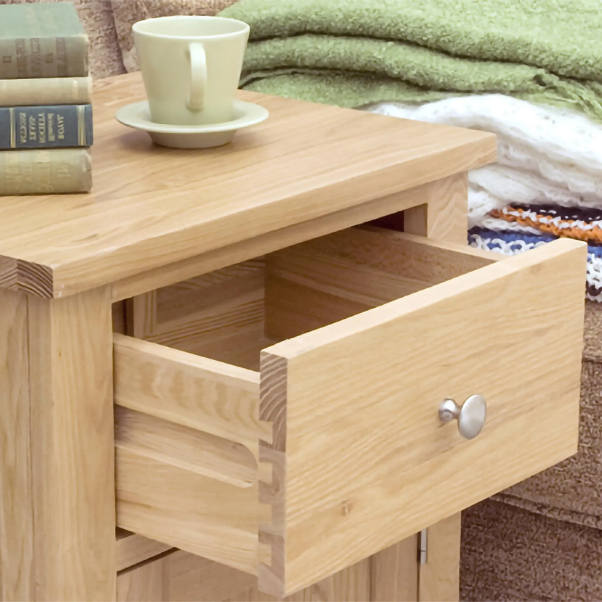 Martin Oak 1 Door 1 Drawer Bedside Cabinet