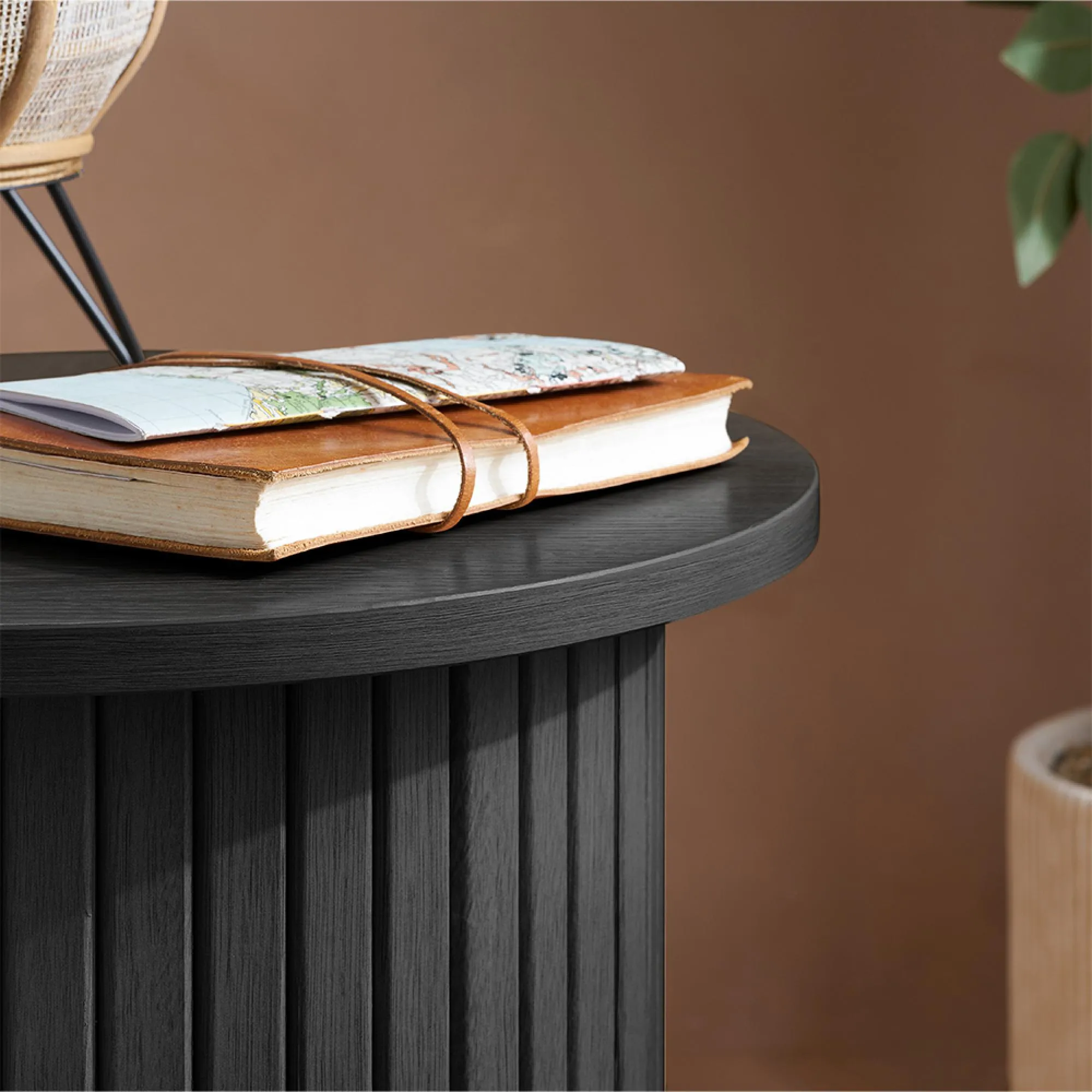 Axel Fluted Round Side Table - Black