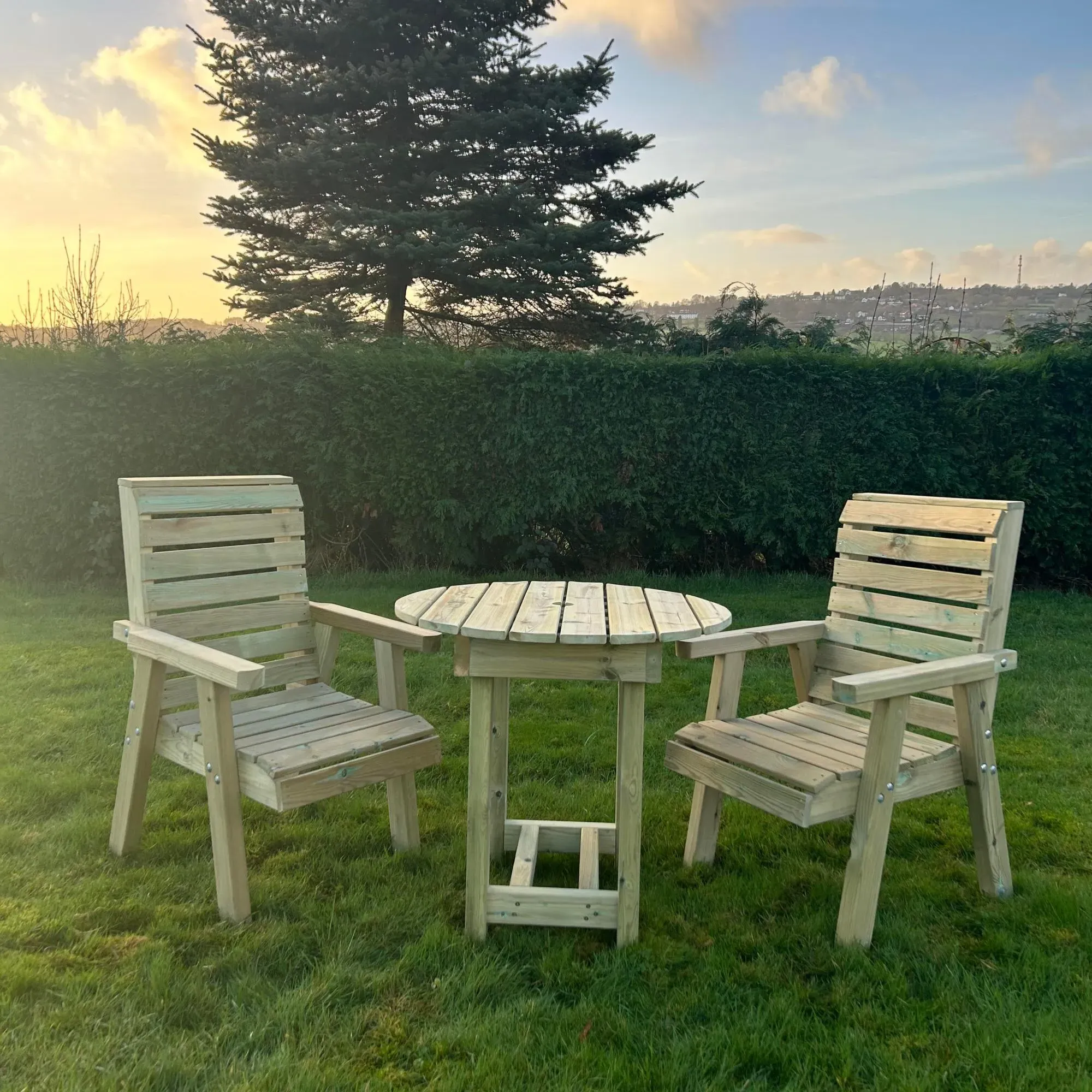 Clover Redwood 2-Seater Round Garden Bistro Set