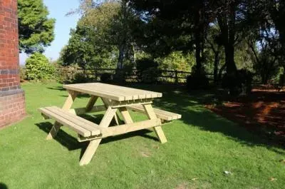 Deluxe 8 Seater Garden Picnic Table Set - Ivory, Redwood