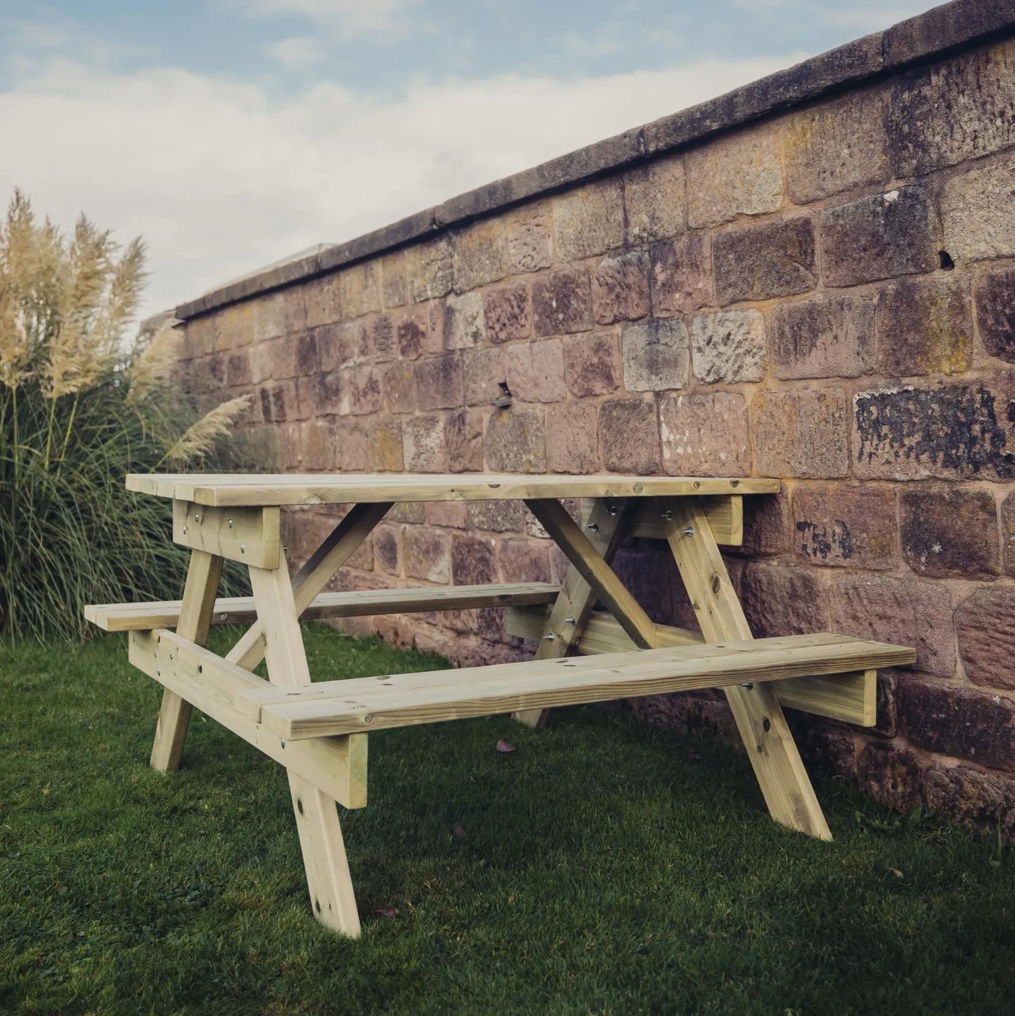 Garden Picnic Table - Redwood