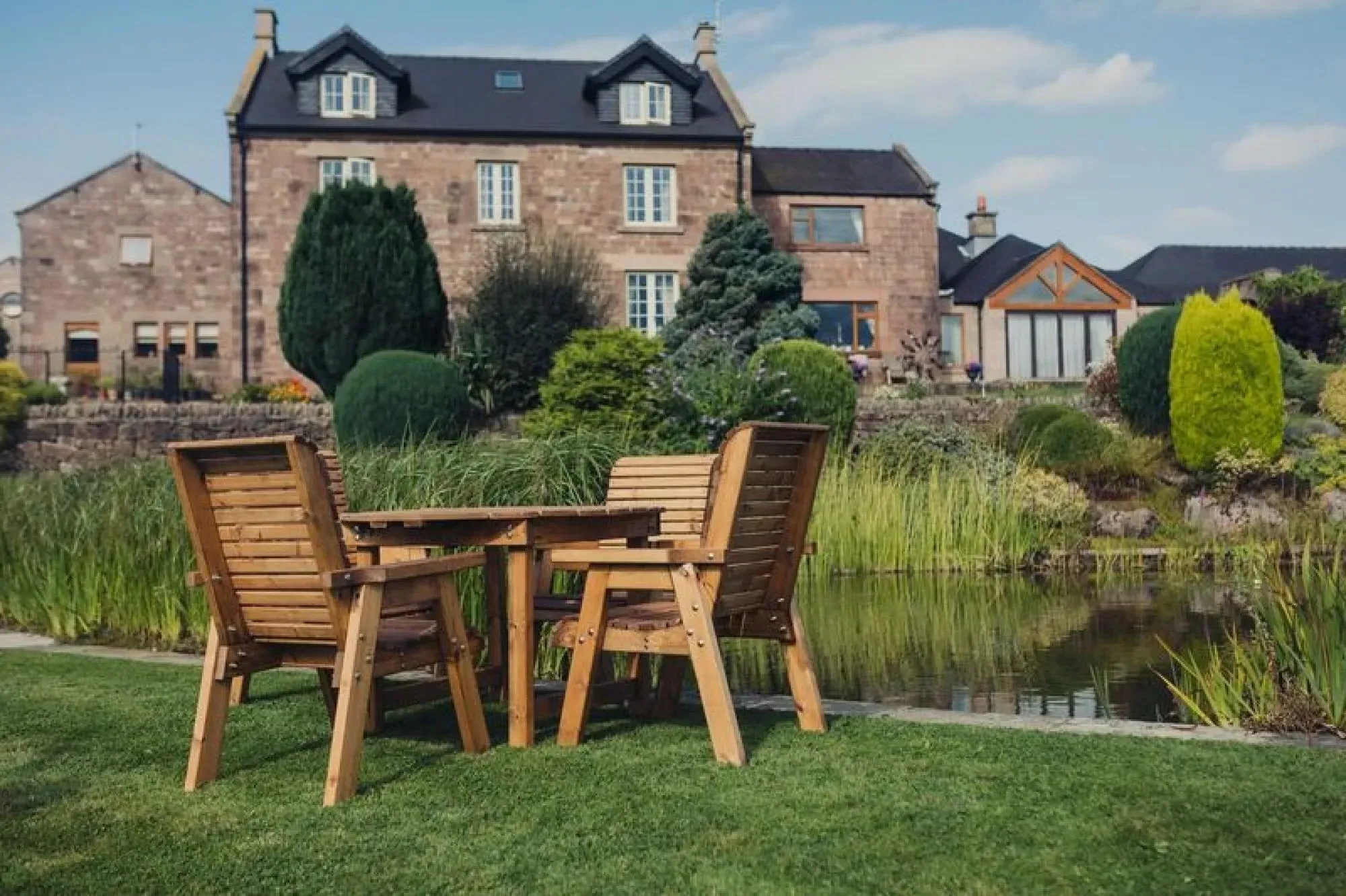 Redwood 4-Seater Round Garden Dining Set - Brown