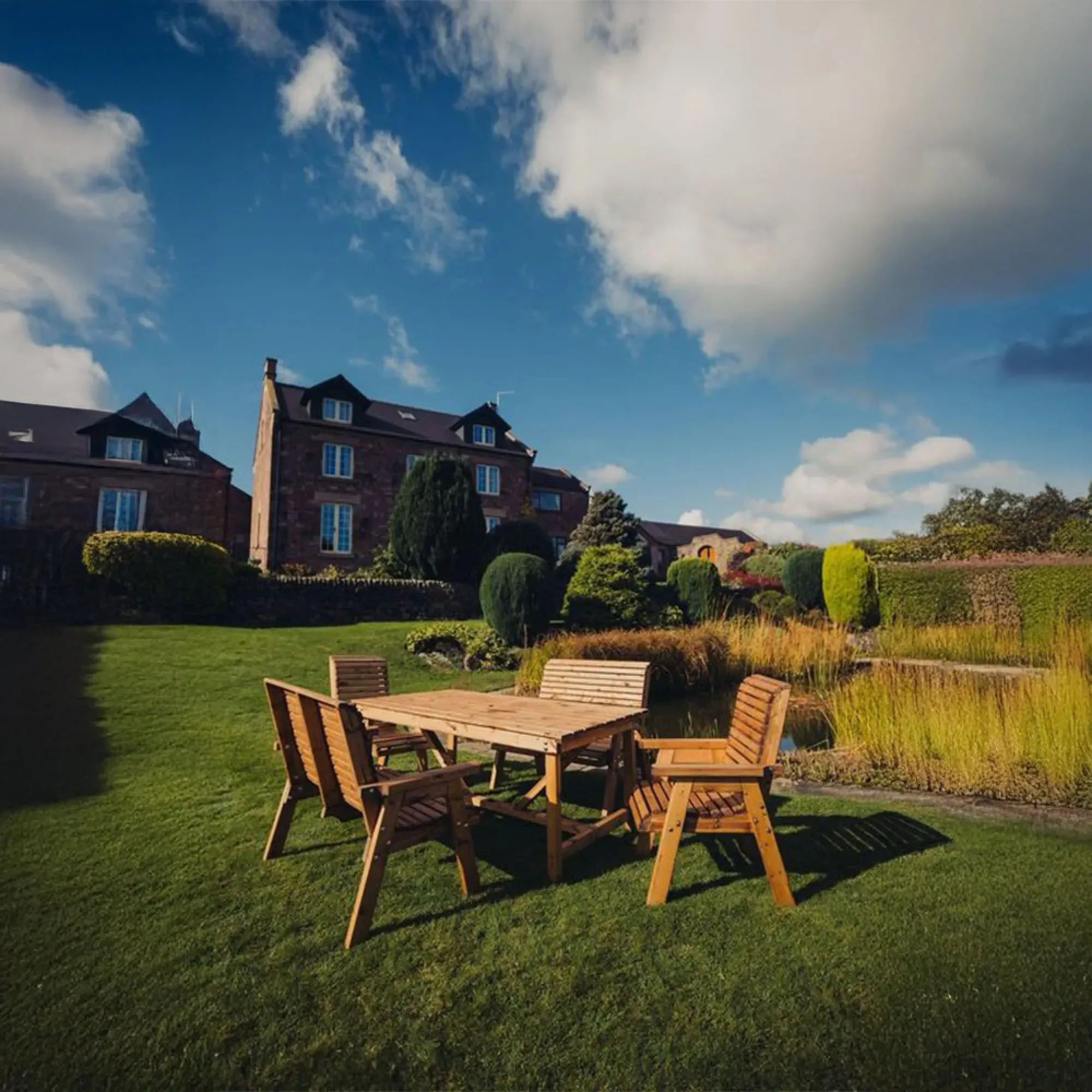 Redwood 6 Seater Garden Dining Set - Brown