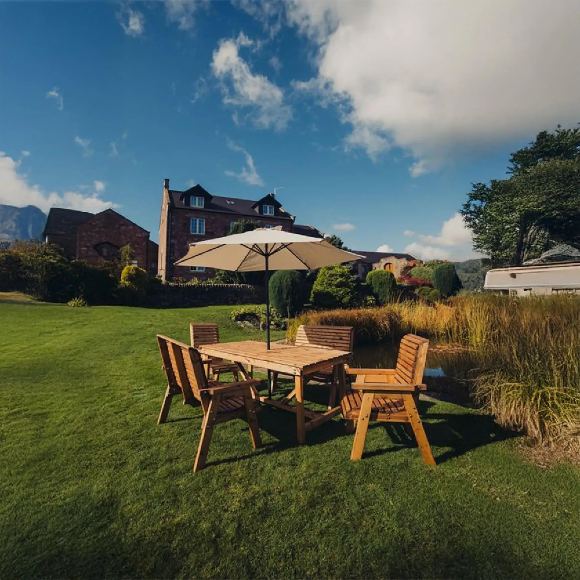 Redwood 6 Seater Garden Dining Set - Brown