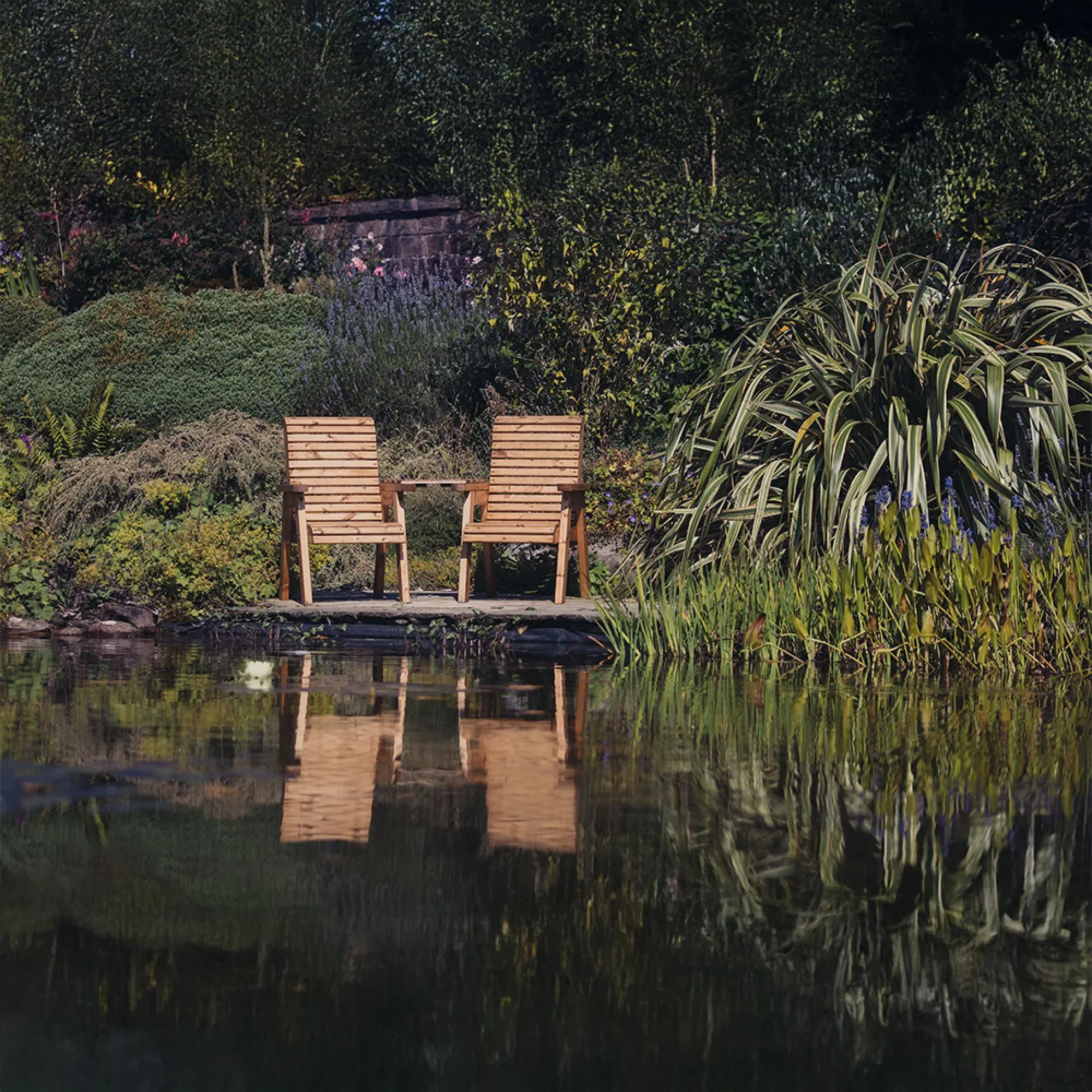 Redwood Angled Garden Love Seat - Brown