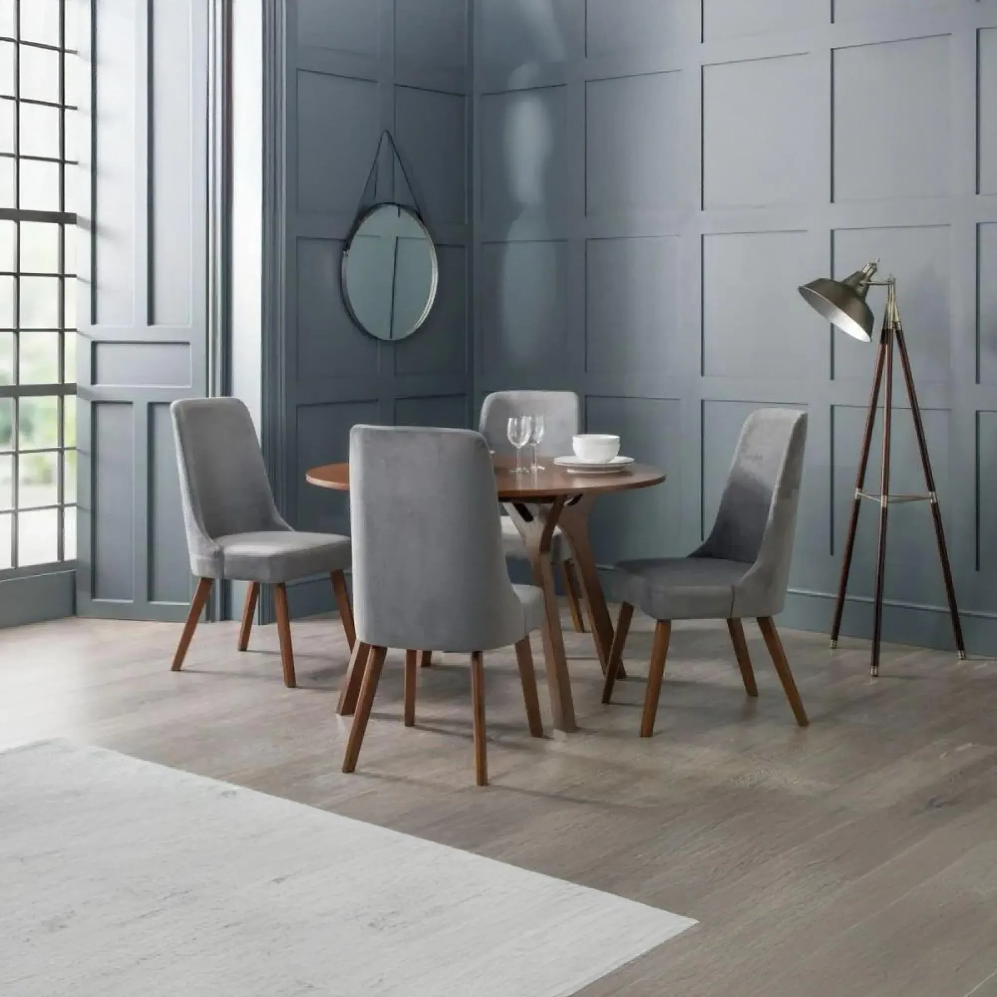 Huxley 4 Seater Round Dining Table - Walnut