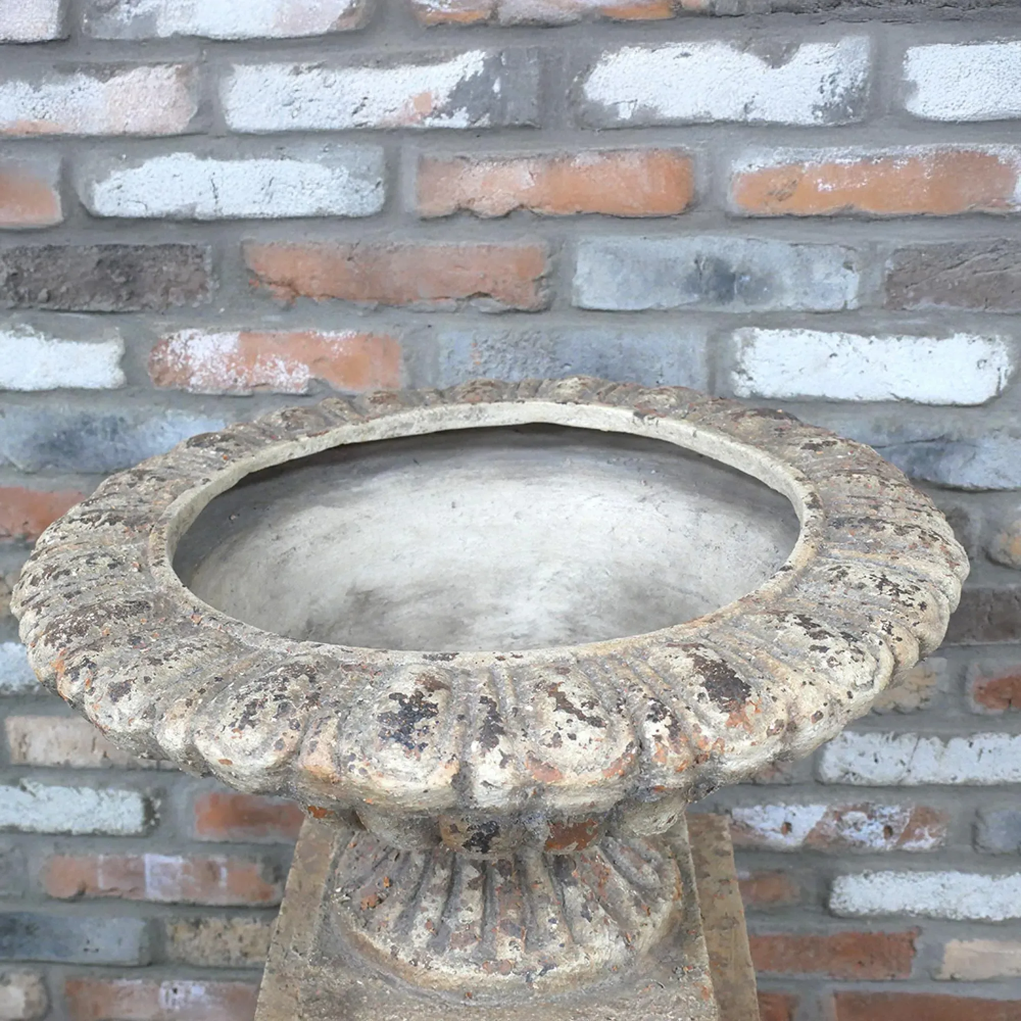 Plant Pedestal Garden Urn