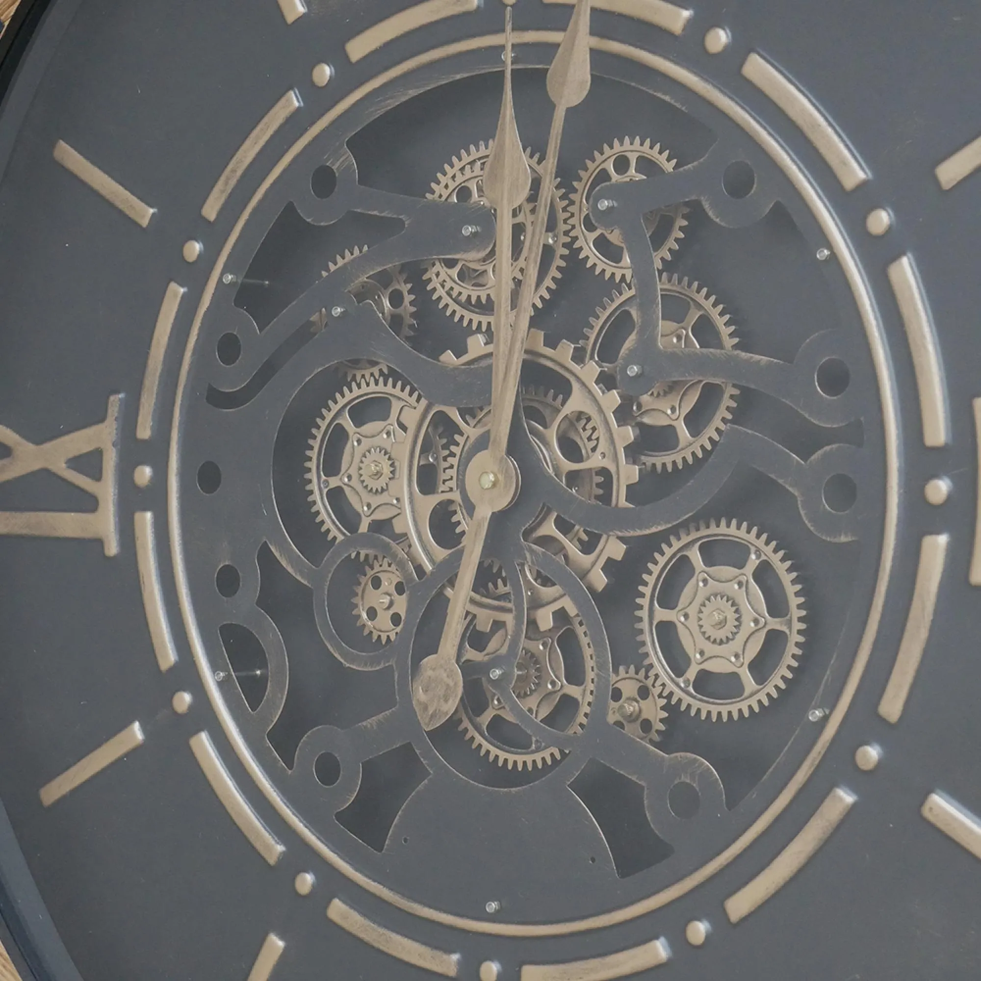 Round Clock with Cogs - Black