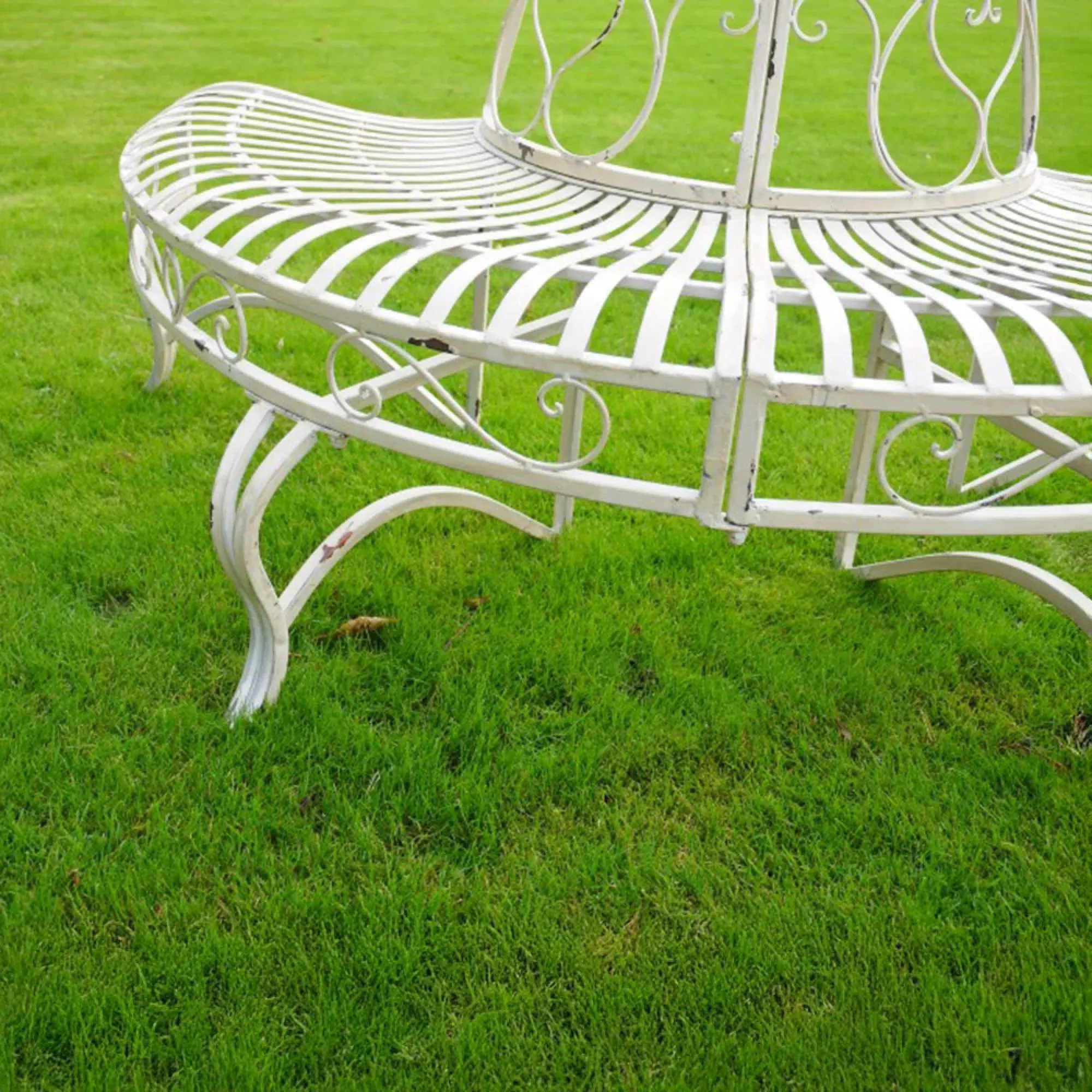 Round Garden Bench - White, Metal