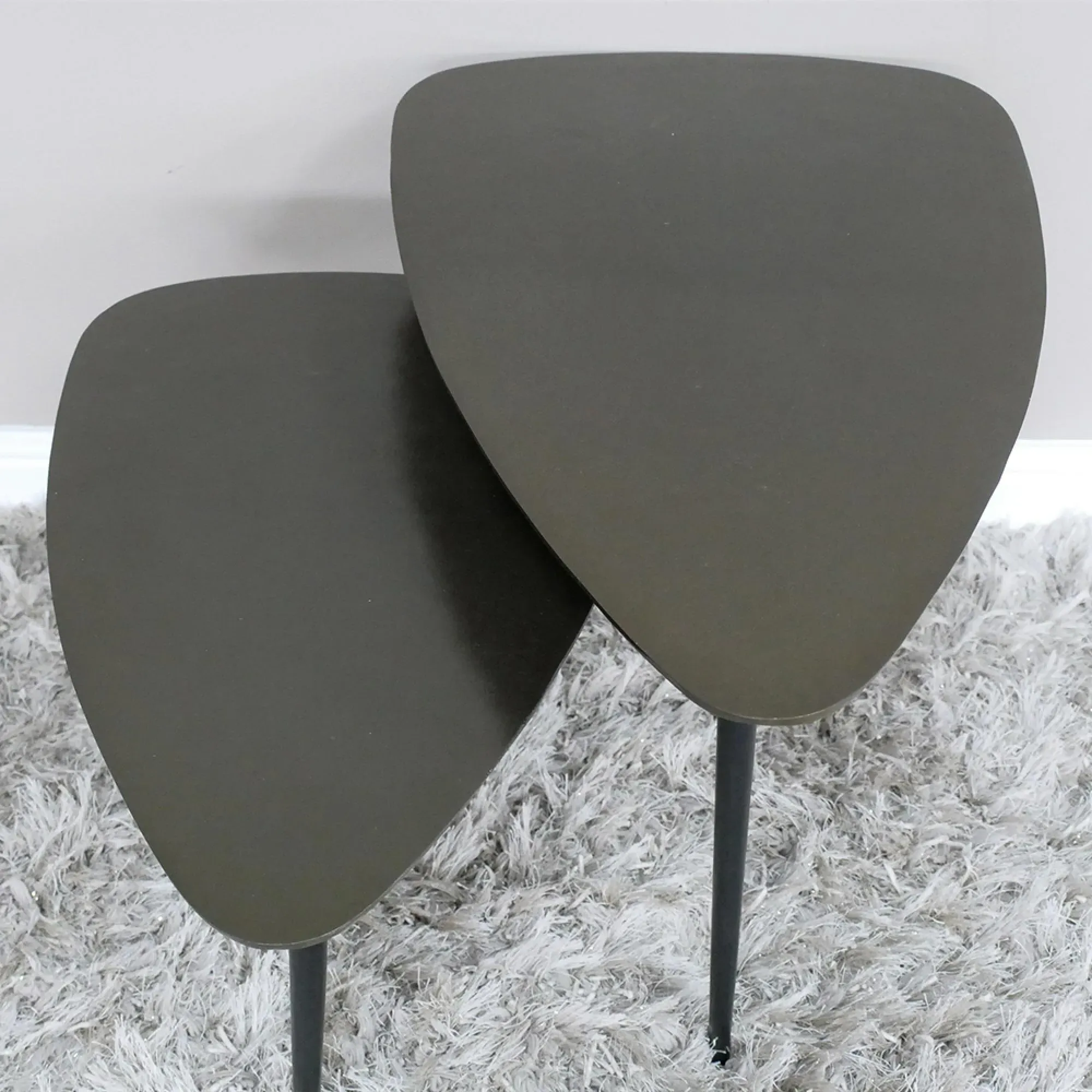 Set of 2 Triangular Side Tables - Aluminium