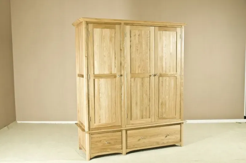 Shaker Oak 3 Door 2 Drawer Wardrobe - Natural Lacquered