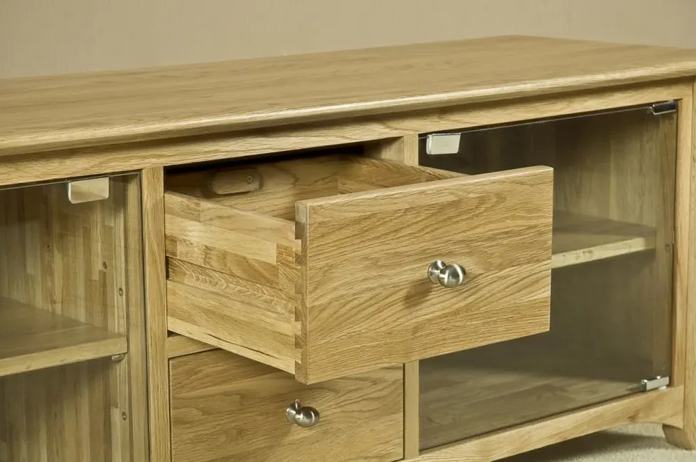 Shaker Oak Large TV Unit - Natural Lacquered