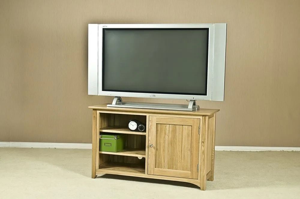 Shaker Oak TV Cabinet - Natural Lacquered