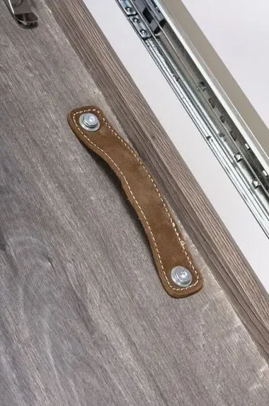 Manhattan 4-6 Seater Oval Extending Dining Table - Grey