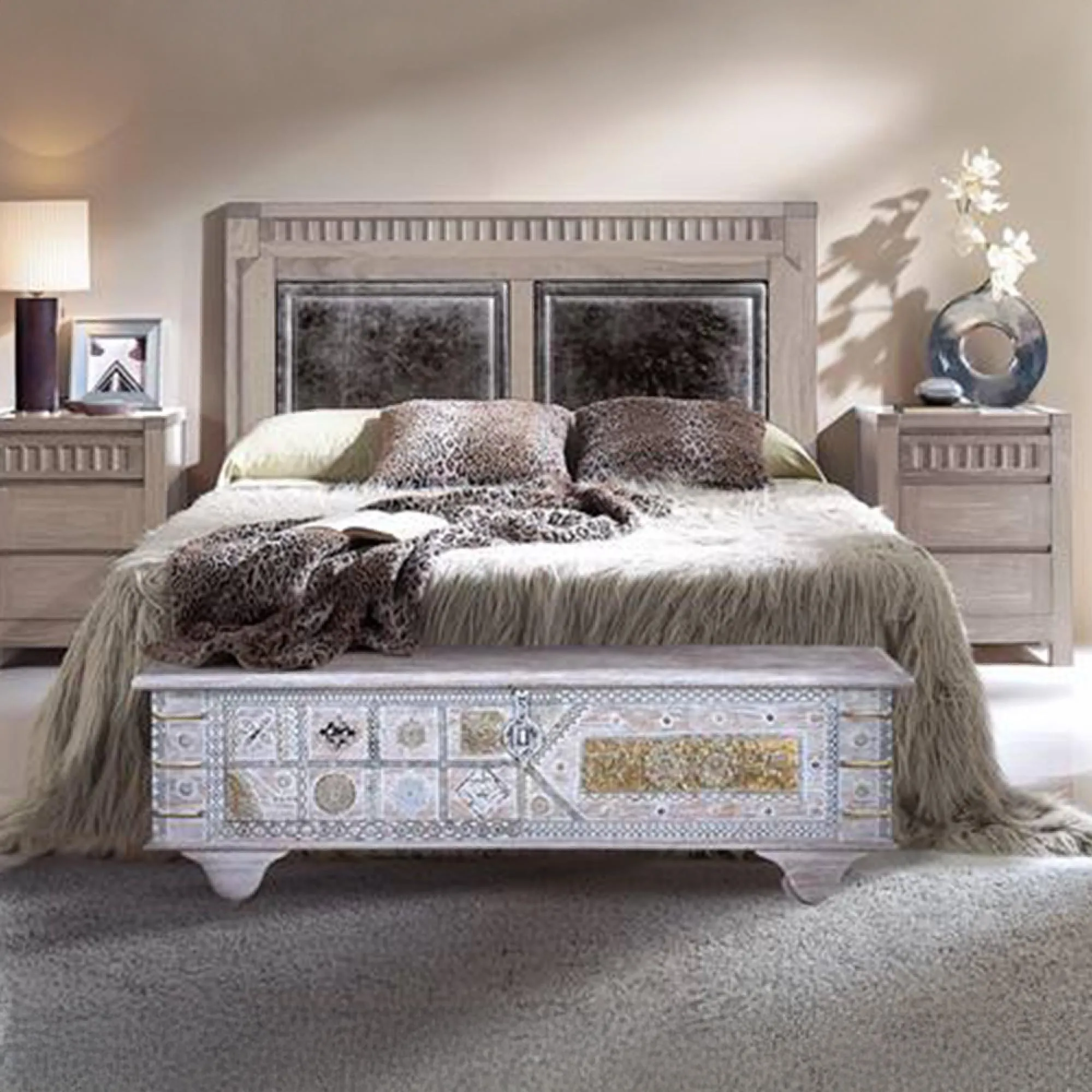 Erlach Storage Trunk - White, Mango Wood