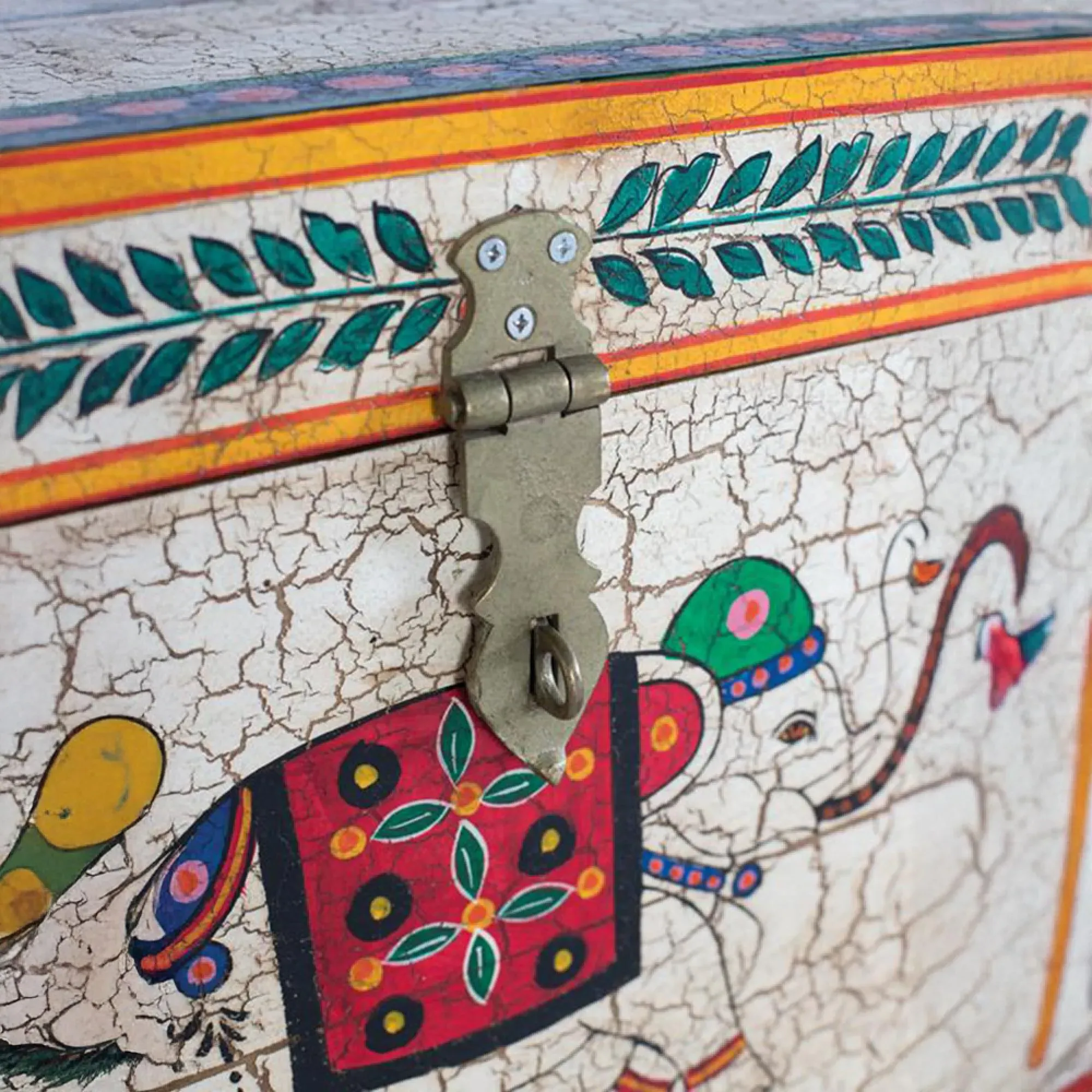 Loicheck Storage Trunk - Mango Wood