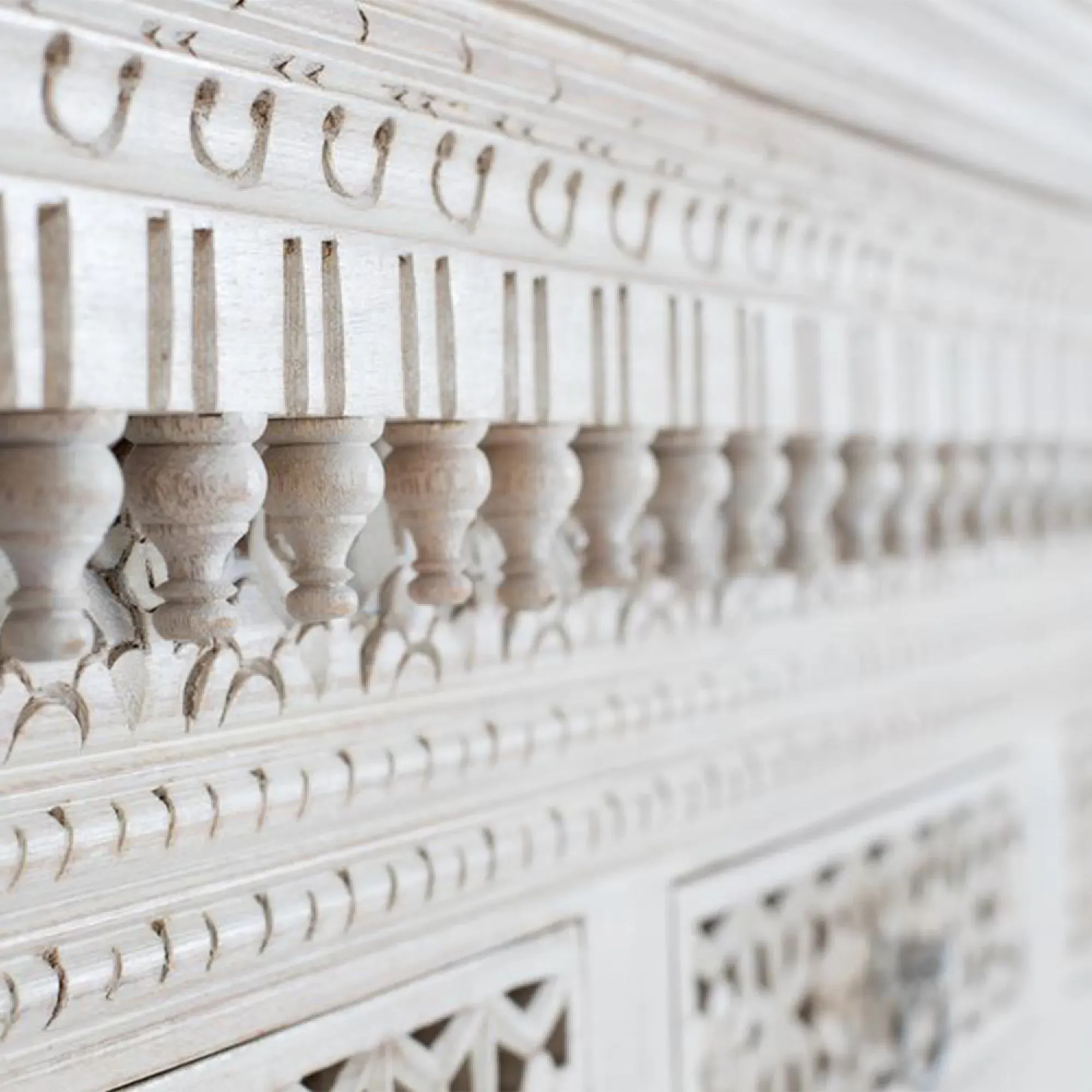 Lomax Carved 4 Door Sideboard - Antique White, Mango Wood