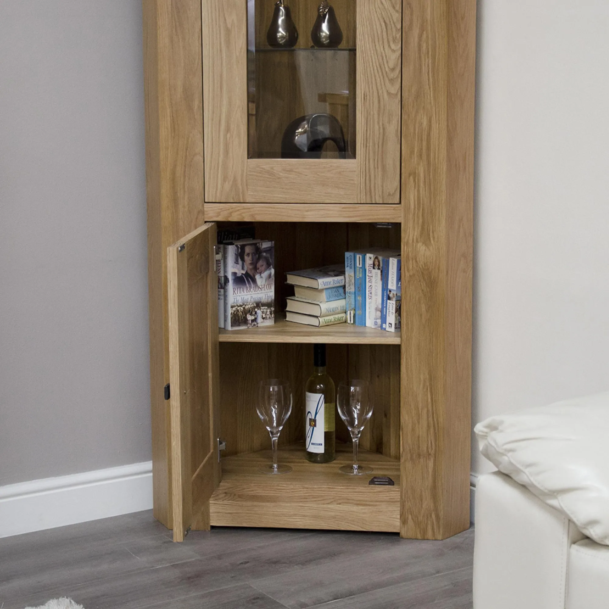 Chunky Oak Corner Display Unit - Lacquered