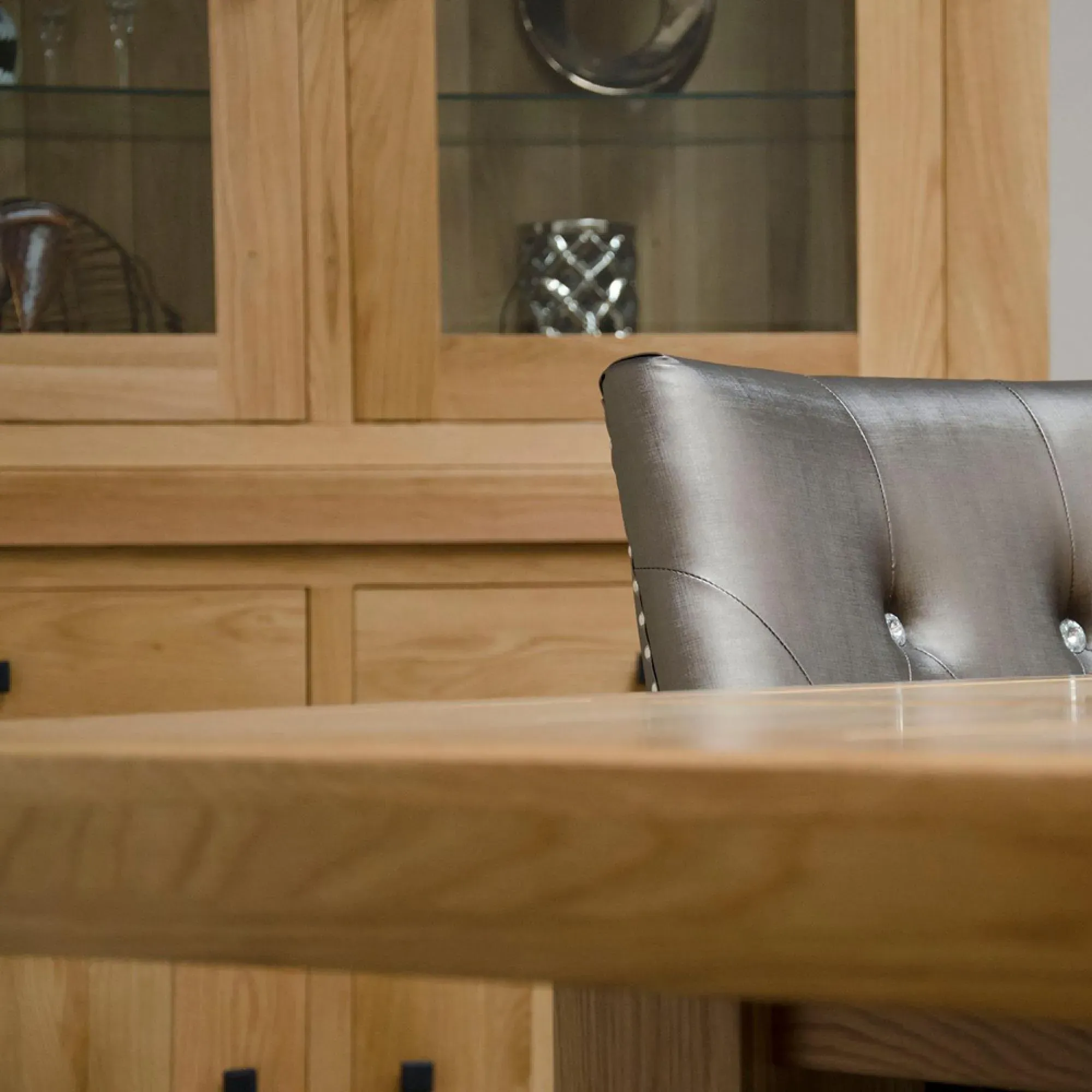 Chunky Oak Twin Panel 6-Seater Extending Dining Table - Lacquered