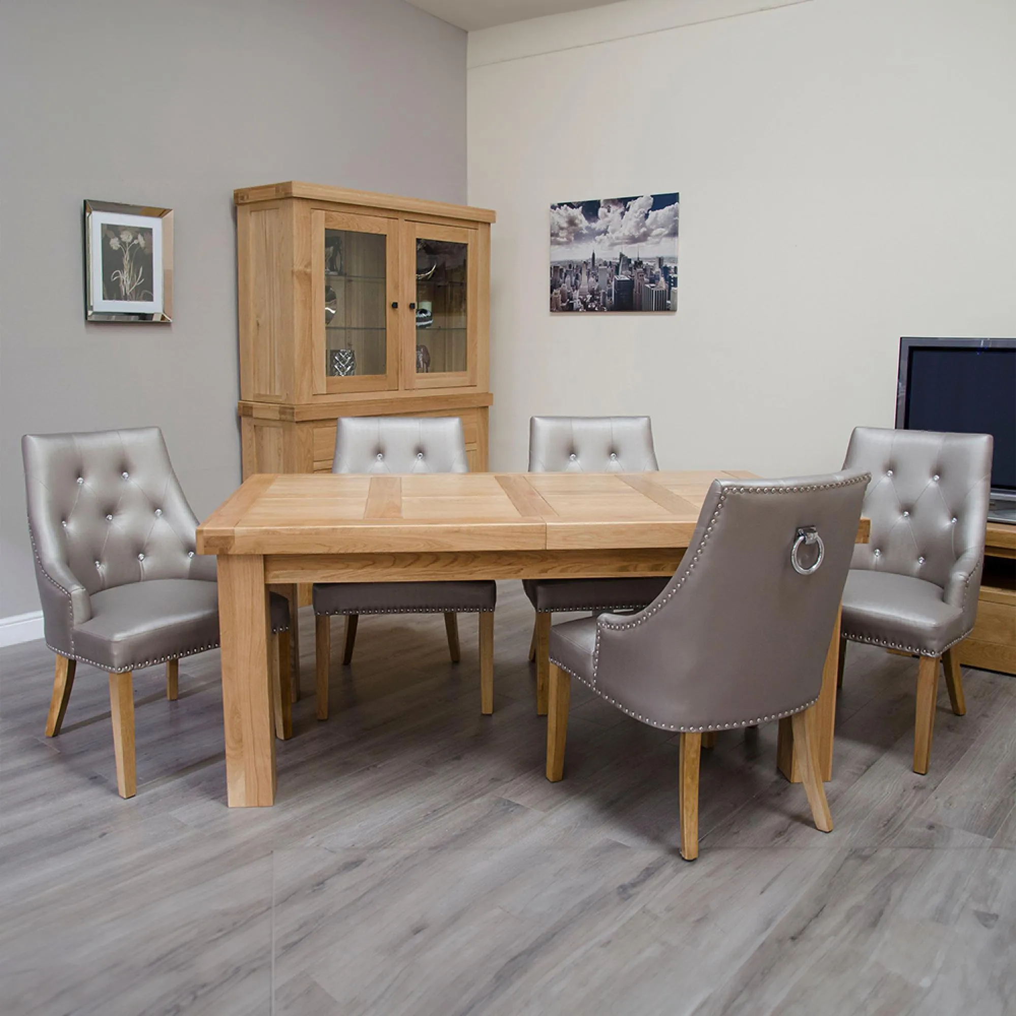 Chunky Oak Twin Panel 6-Seater Extending Dining Table - Lacquered