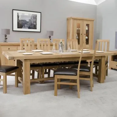 Chunky Oak Twin Panel 8-Seater Extending Dining Table - Lacquered