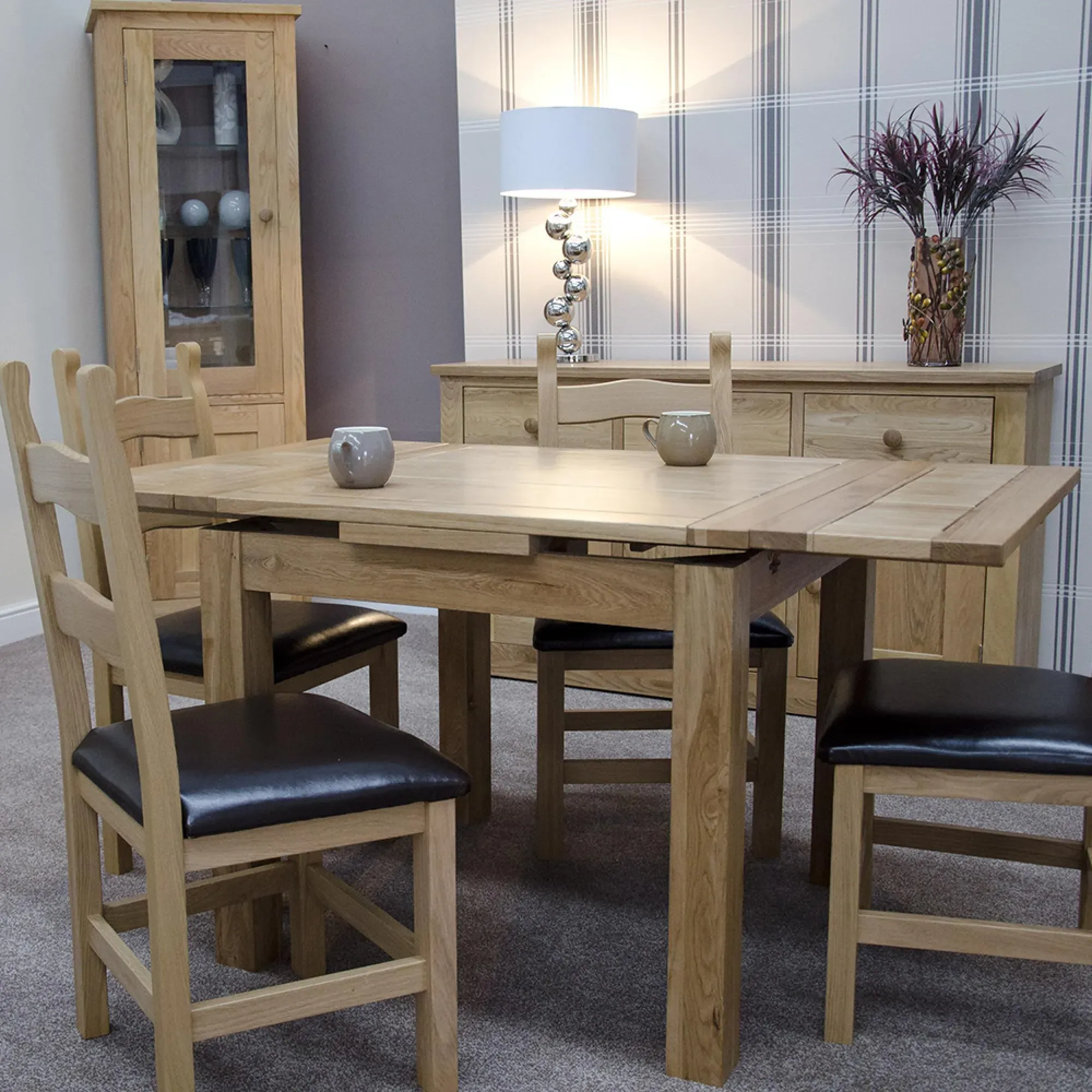 Eva Oak Square 4-Seater Extending Dining Table - Lacquered
