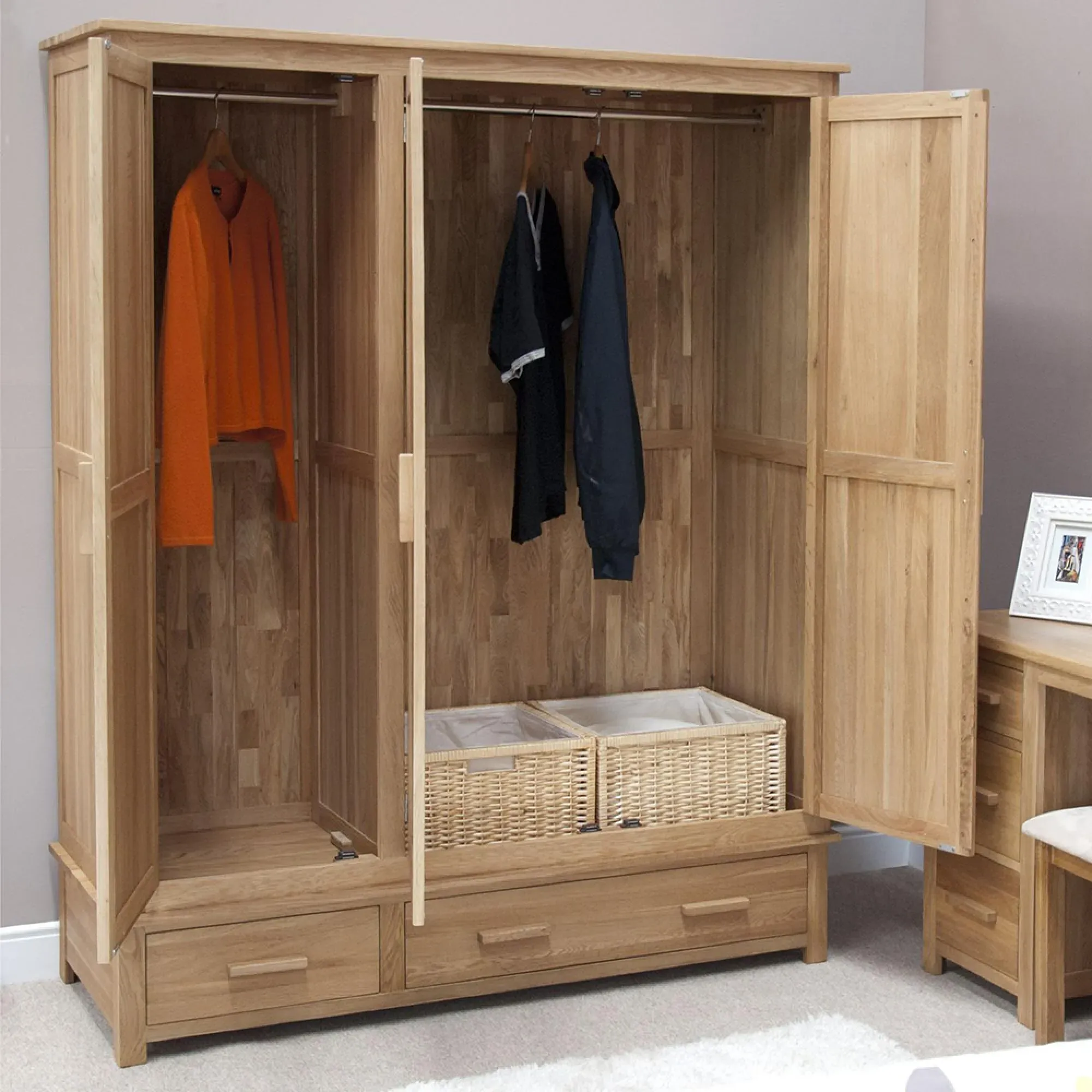 Mobel 3 Door 2 Drawer Wardrobe - Oak