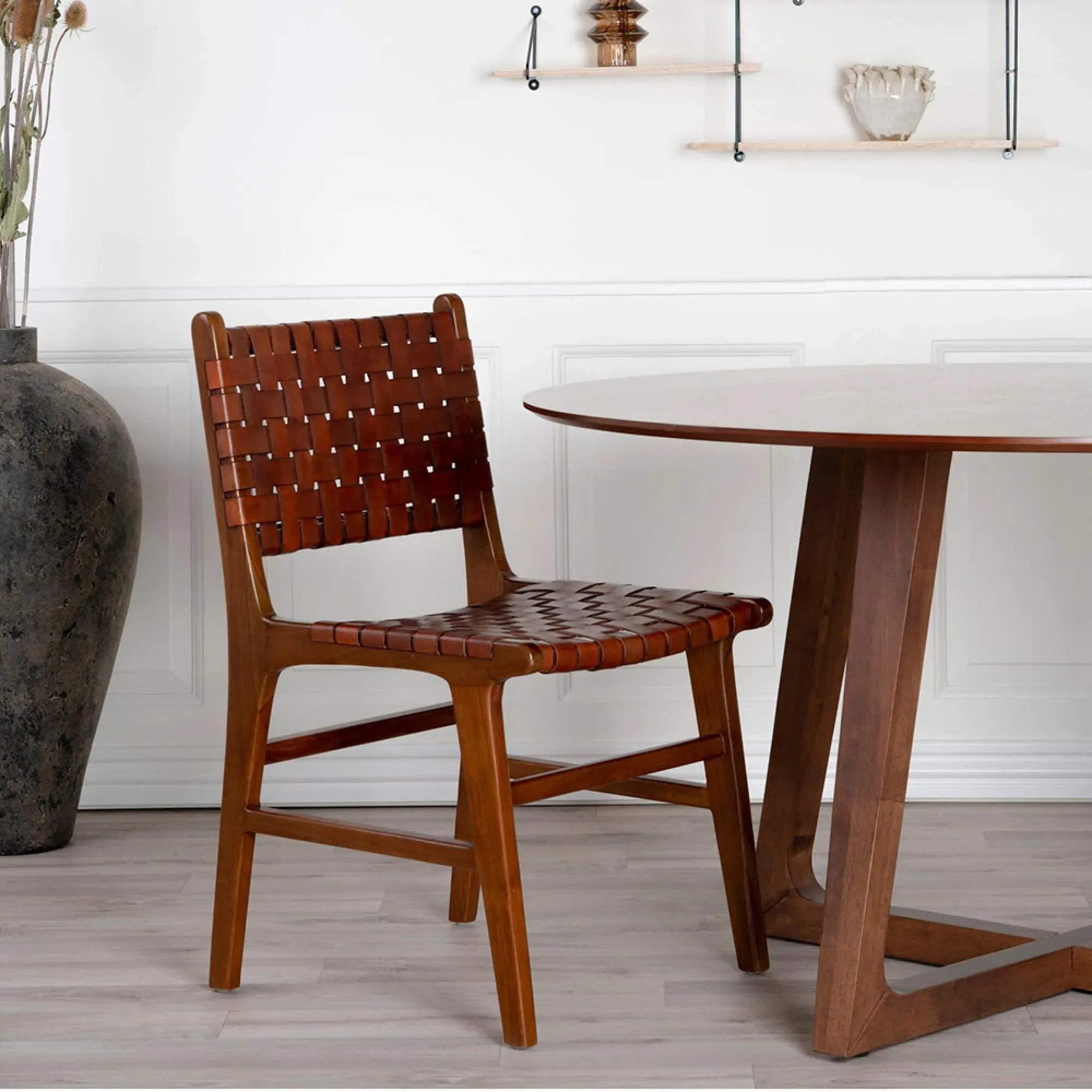 Hellerup 4-Seater Round Pedestal Dining Table - Walnut
