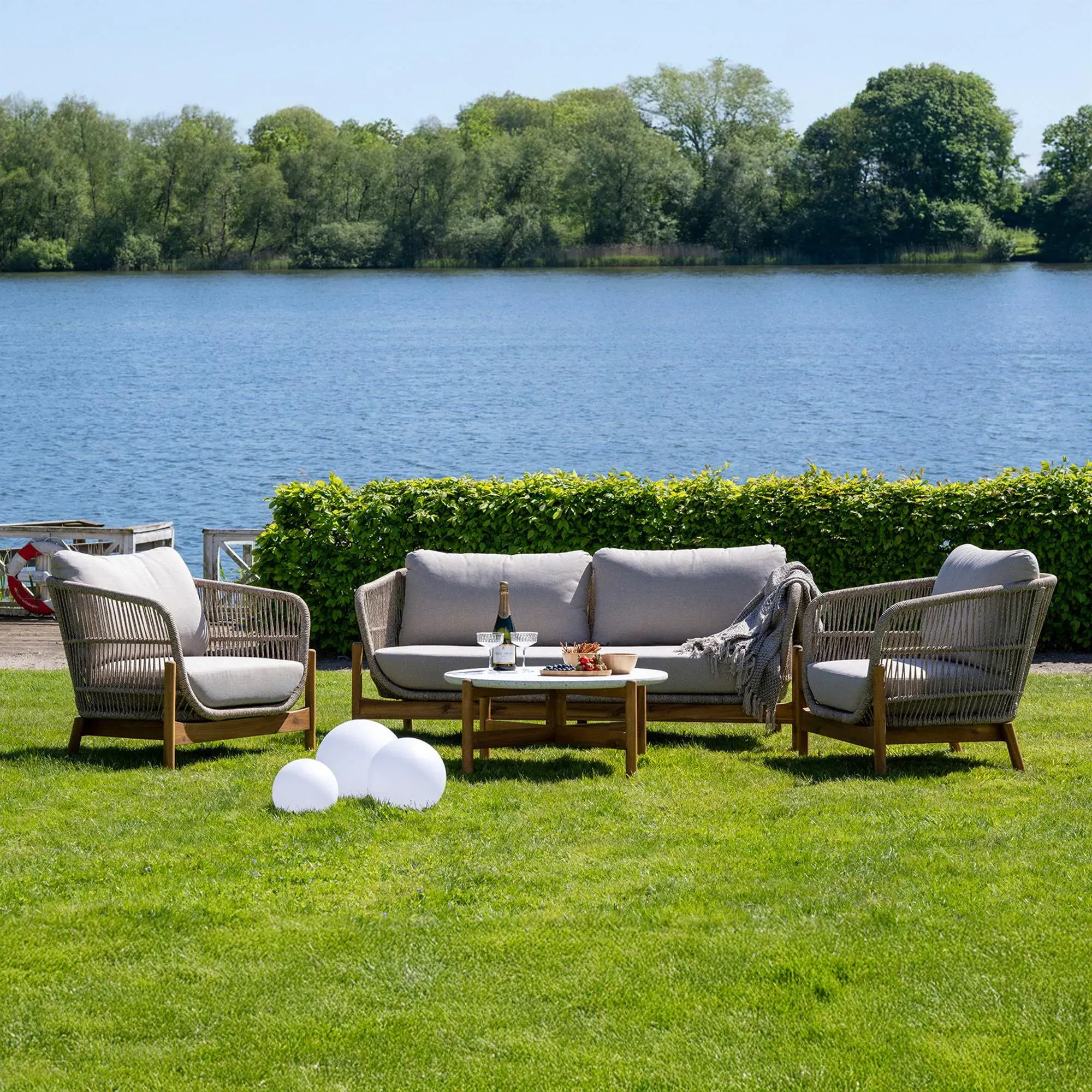 Terracina Round Garden Coffee Table - White, Concrete