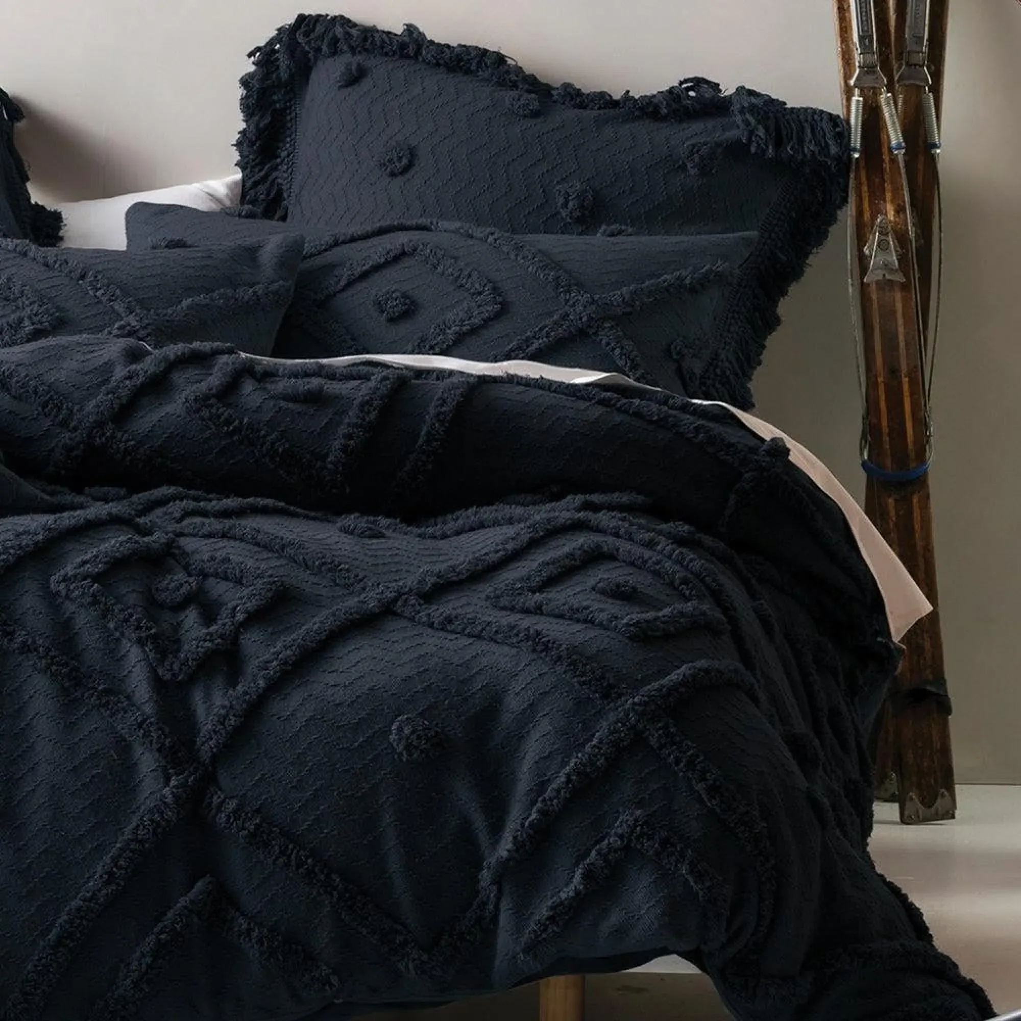 Adalyn Aztec Tufted Cotton Duvet Cover Set - Indigo