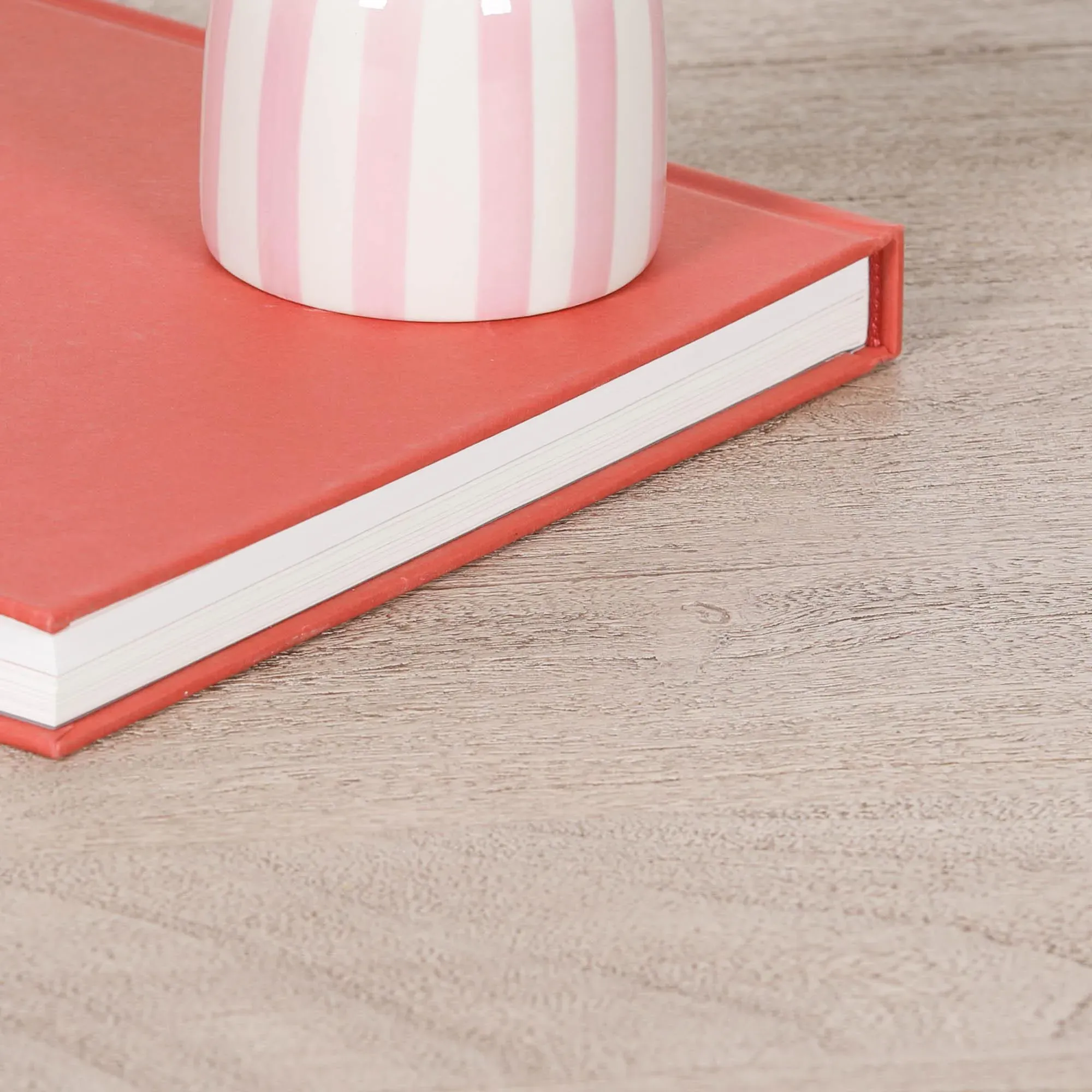 4 Seater Round Ball Dining Table - Rustic Washed Wood, Acacia