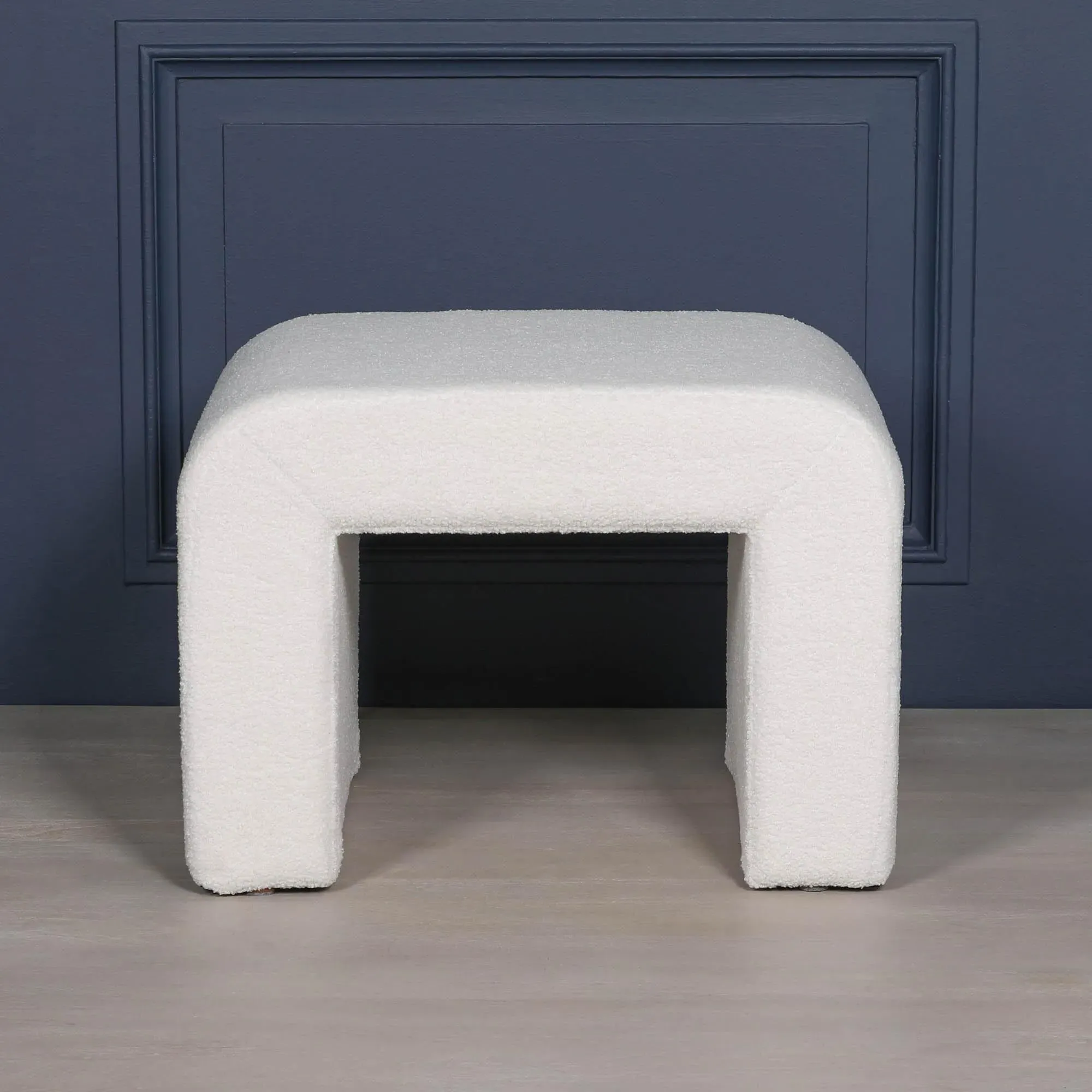 Arch Stool - White, Boucle