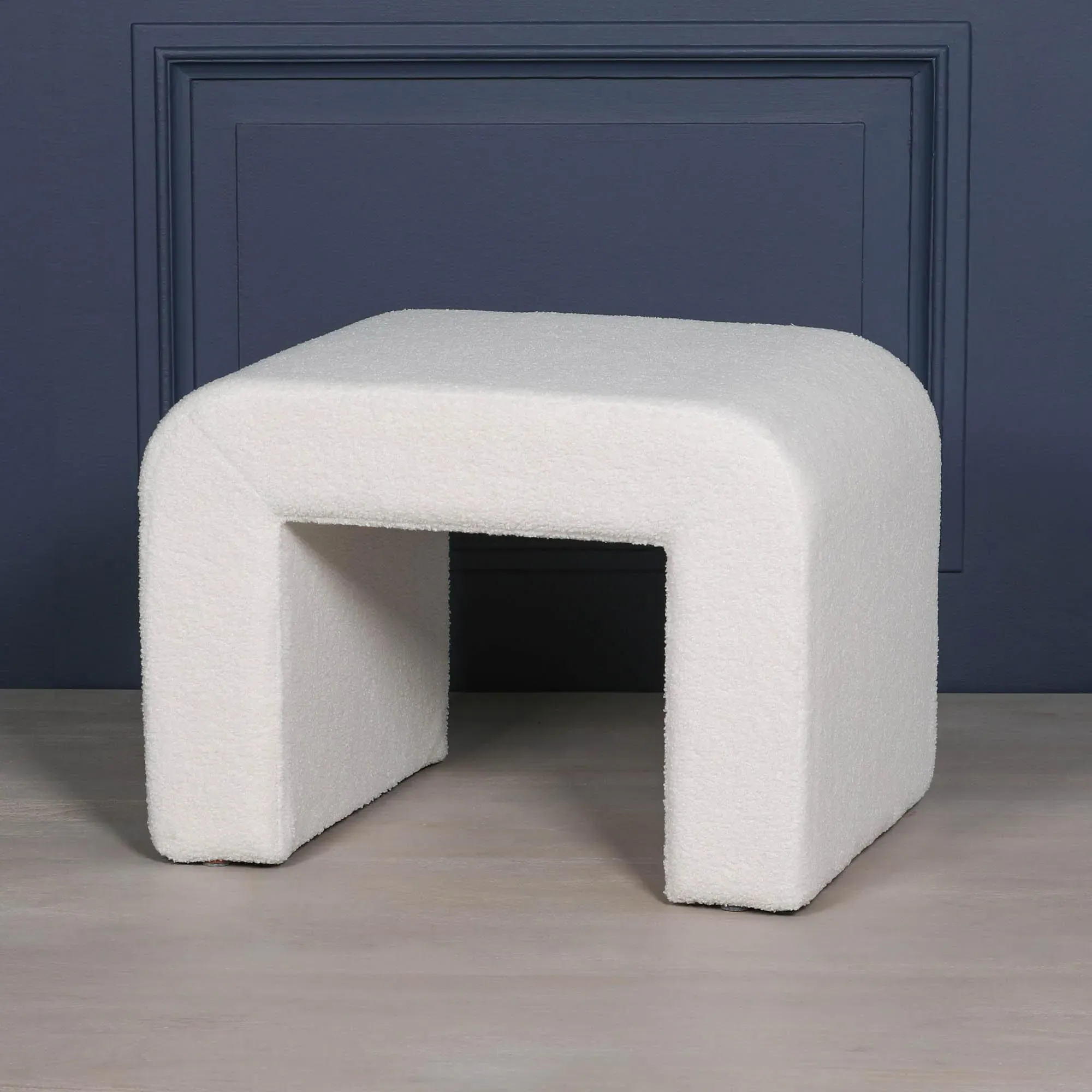 Arch Stool - White, Boucle
