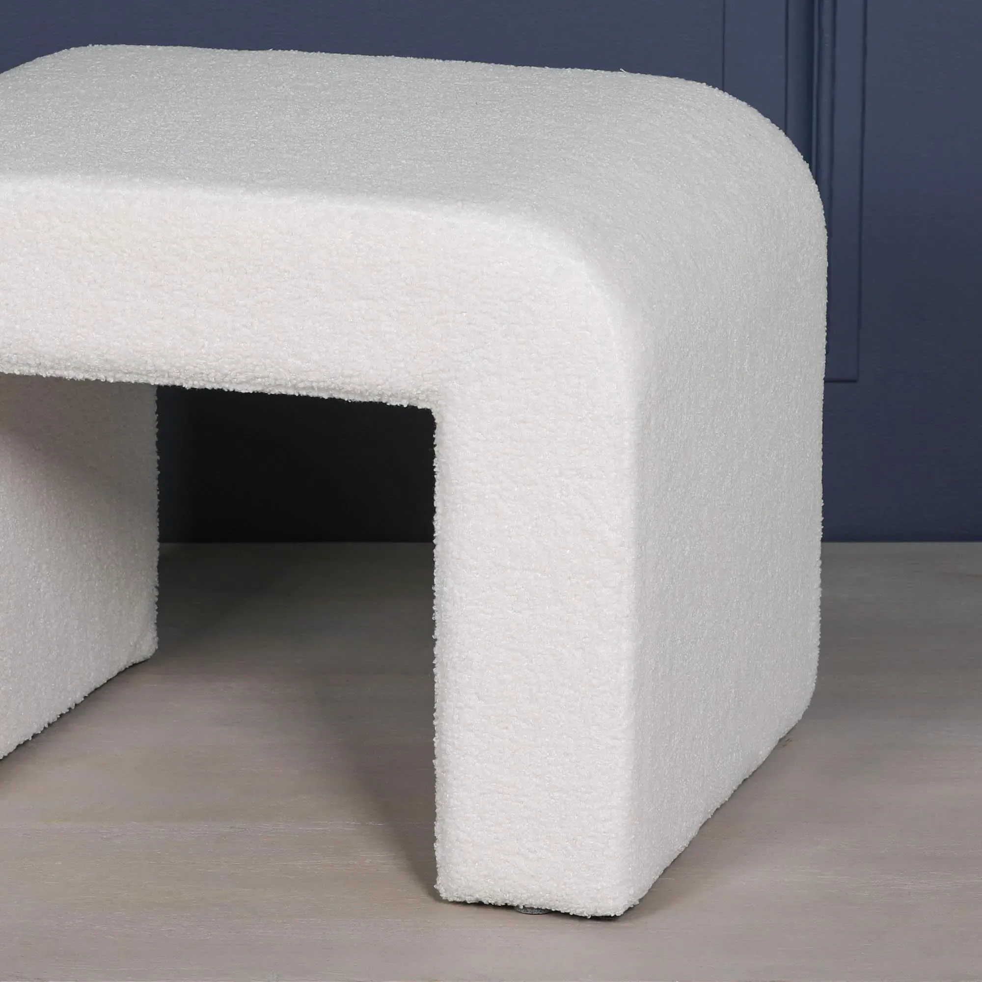 Arch Stool - White, Boucle