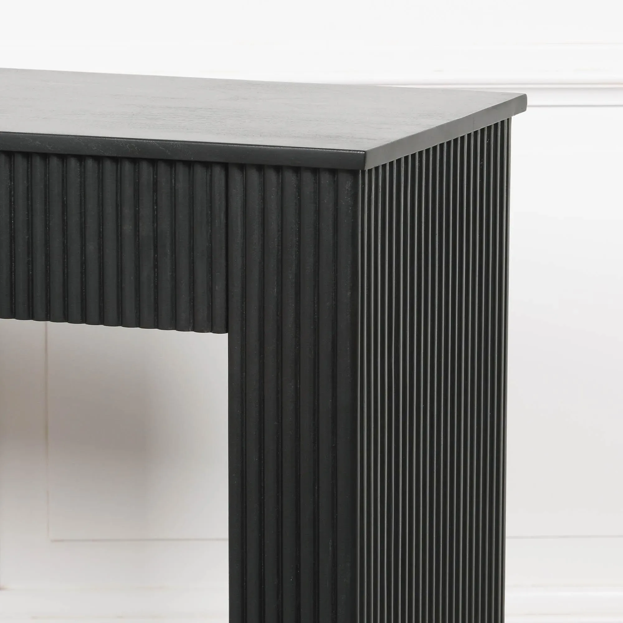 Fluted Console Table - Black, Acacia Wood