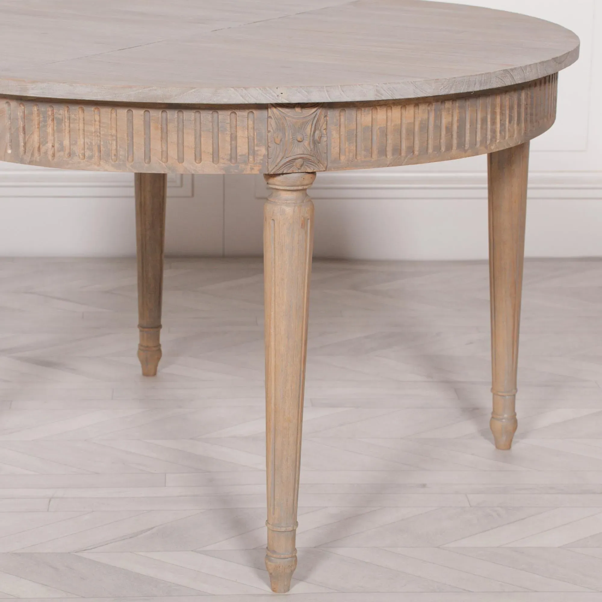 Maison 4-8 Seater Oval Extendable Dining Table - Rustic, Cedar