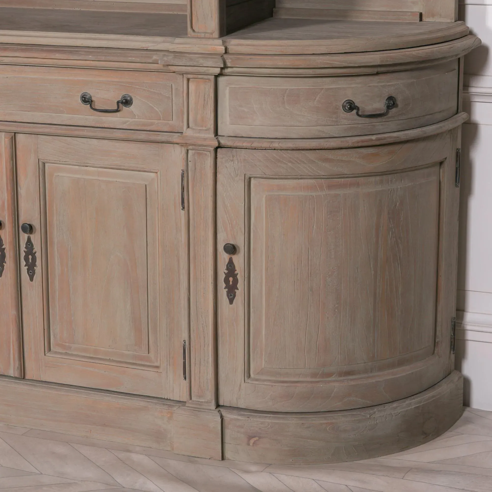 Maison Extra Large Curved Display Cabinet with Ladder - White, Cedar