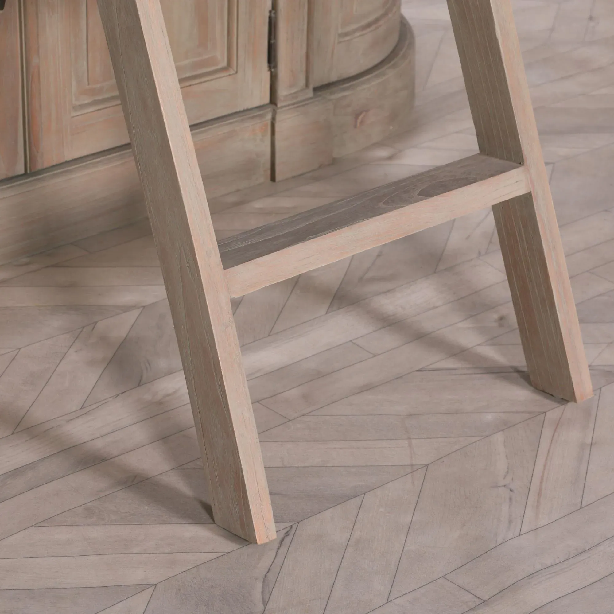 Maison Extra Large Curved Display Cabinet with Ladder - White, Cedar